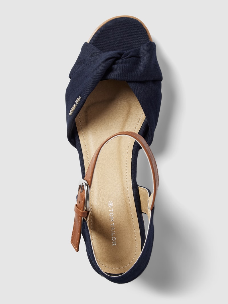 Wedges mit Label-Details in marineblau