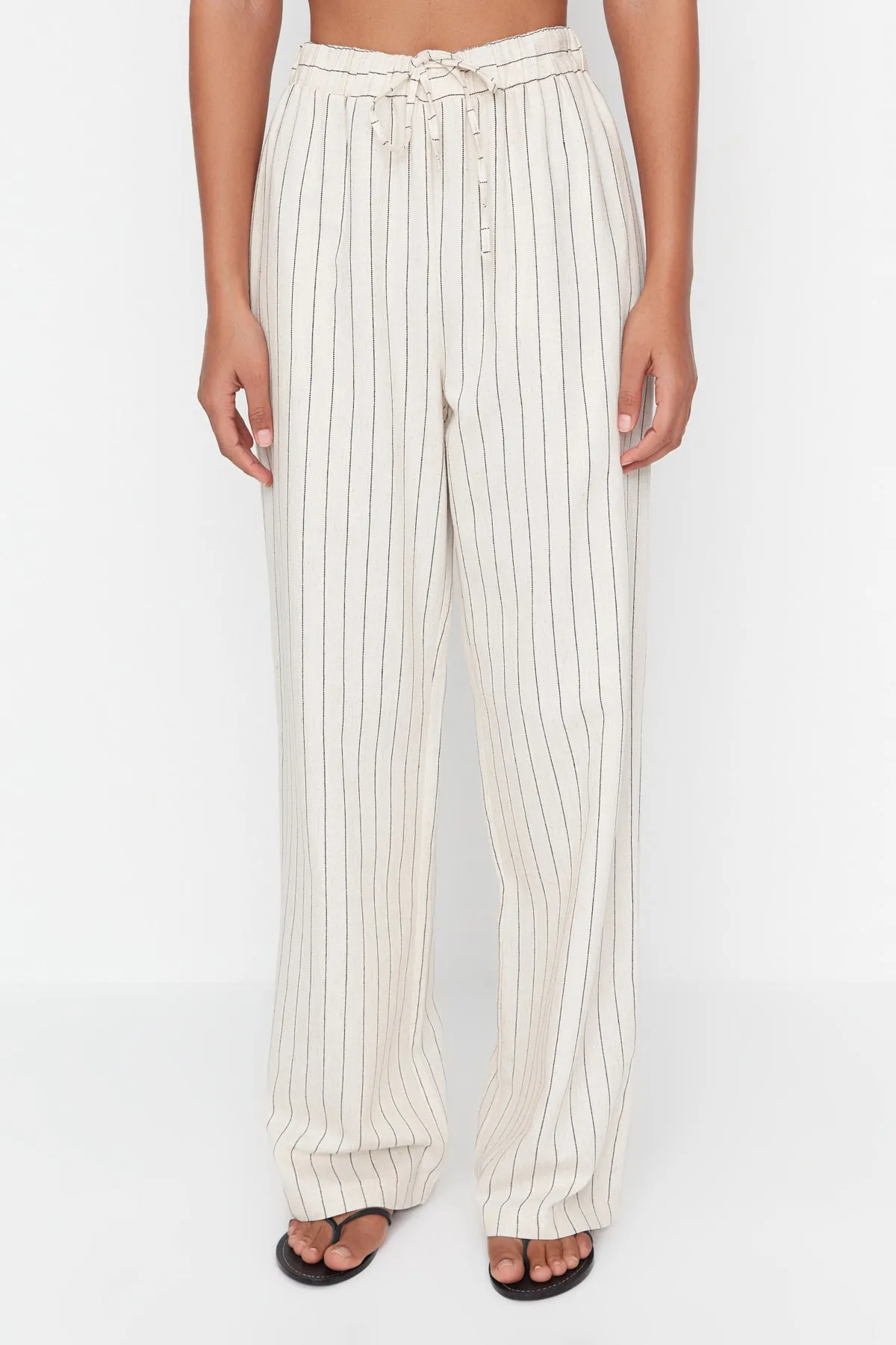 Trendyol Collection  Beigefarbene Webhose mit hoher Taille TWOSS22PL00068
