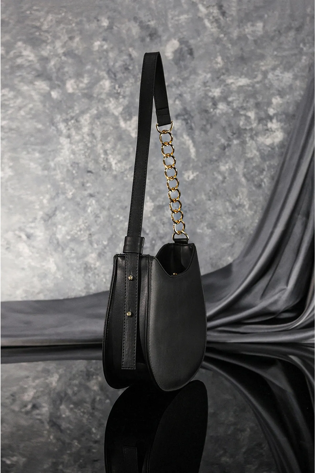Rimense  Schwarze Tasche mit verstellbarem Riemen und Reißverschluss, gefüttert
