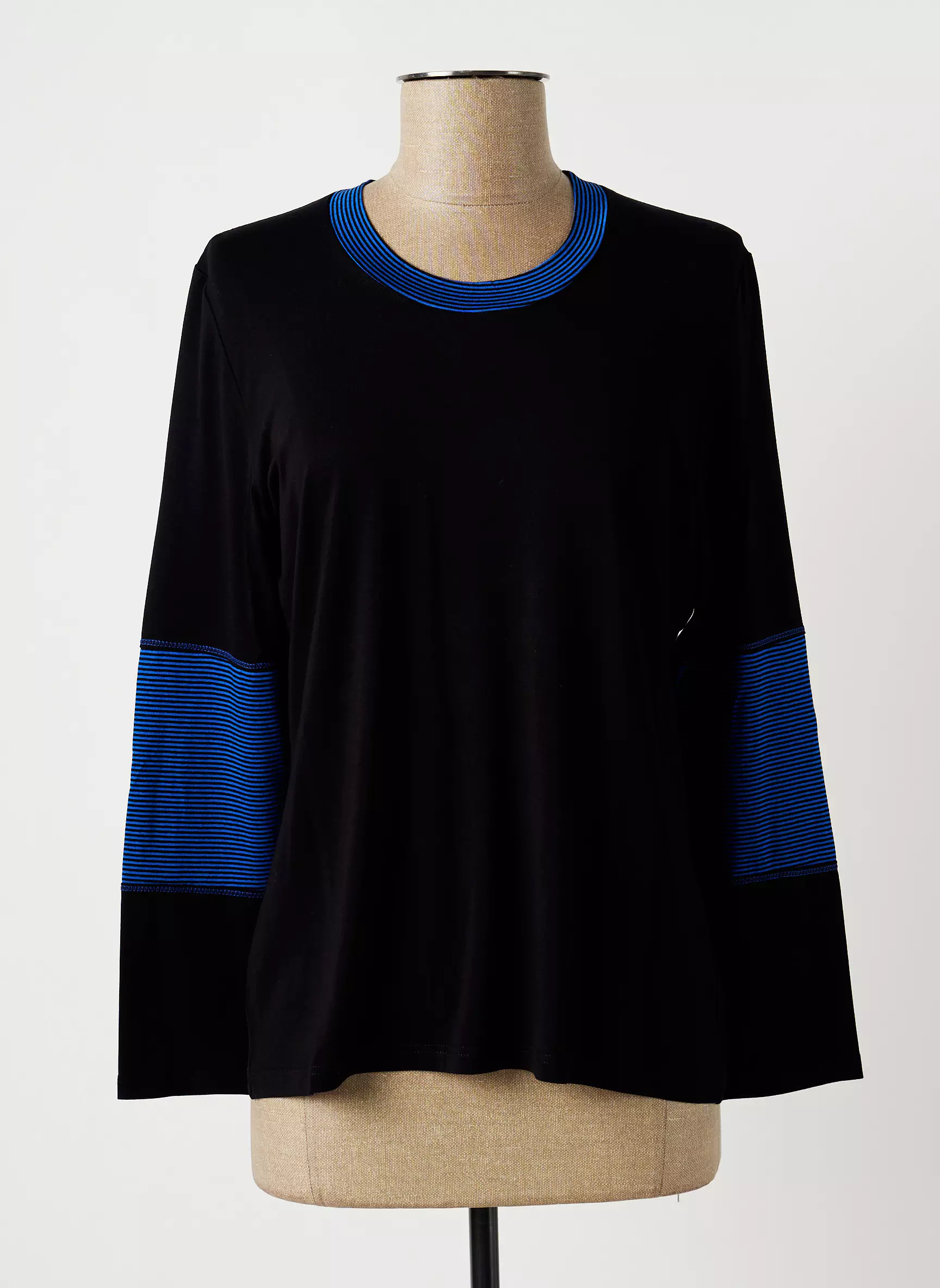 Guy Dubouis Tshirts Femme couleur noir