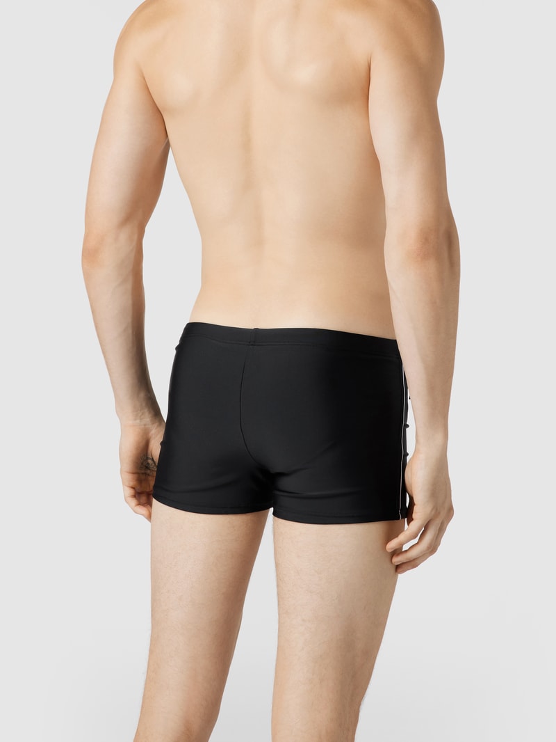 Badehose mit verschließbarer Gesäßtasche in schwarz