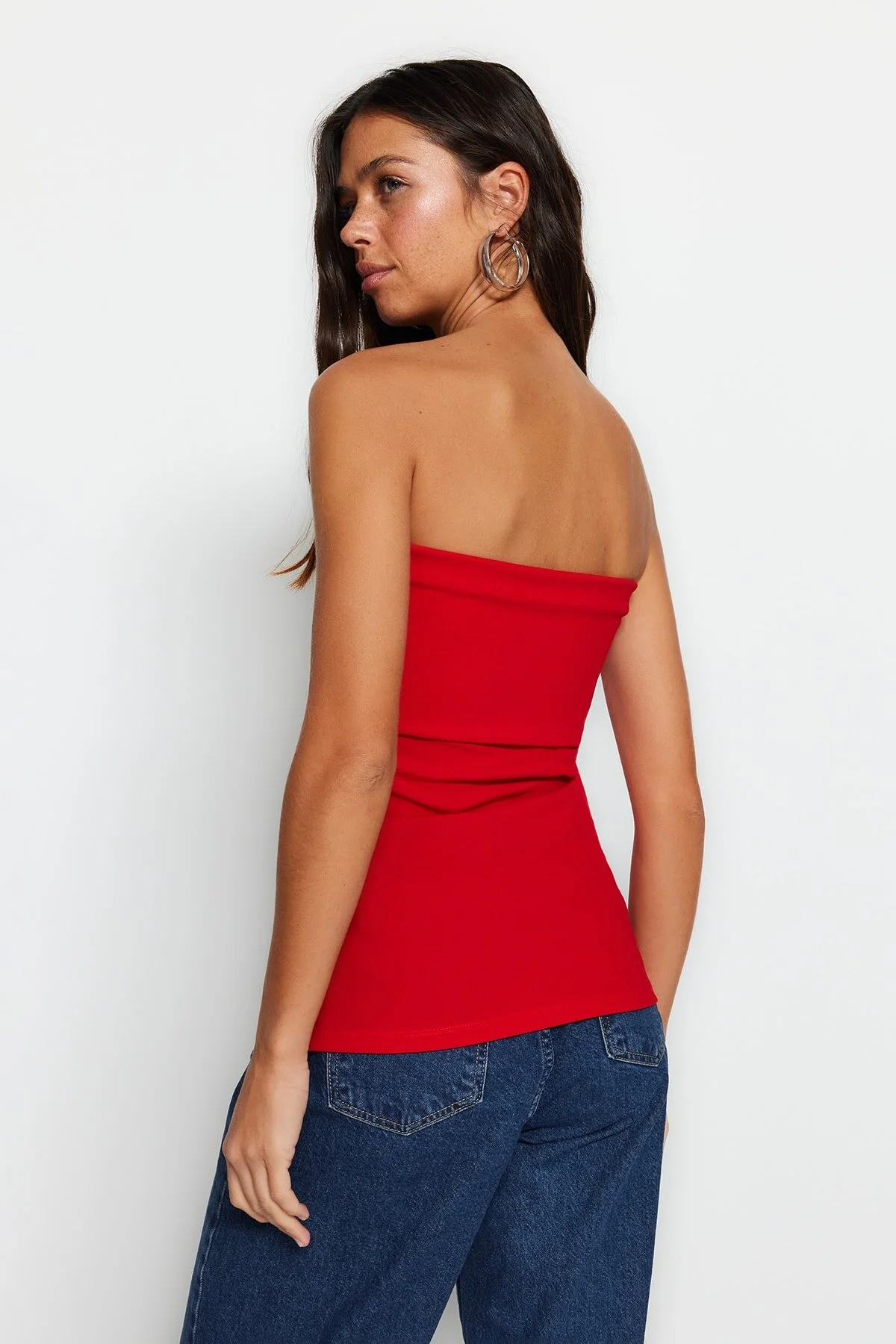Trendyol Collection  Rote Krepp-Strickbluse mit trägerlosem Kragen und seitlichem Reißverschluss TWOSS23BZ00928