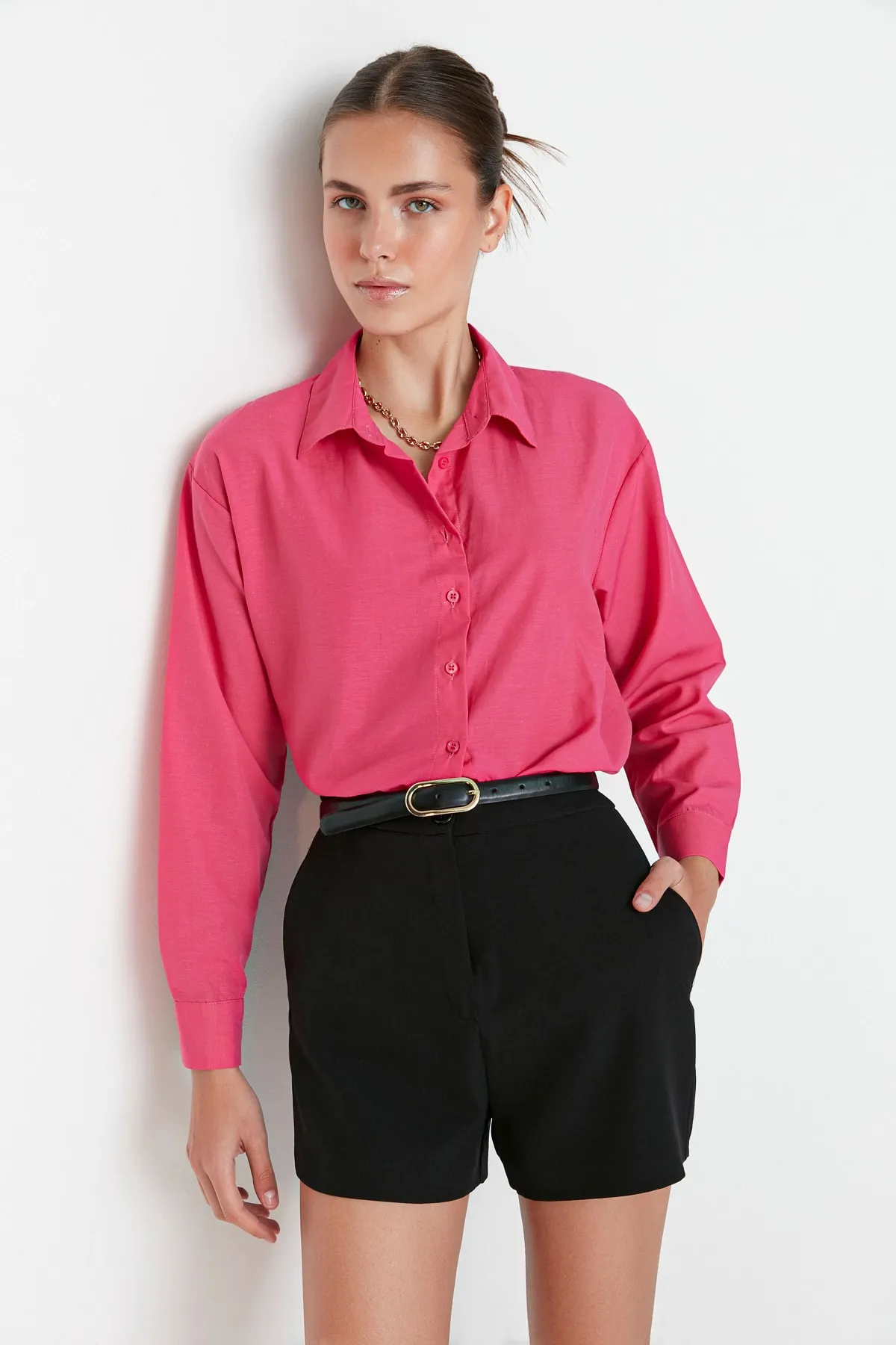 Trendyol Collection  Fuchsiafarbenes Hemd aus gewebter Baumwolle mit lockerer Passform TWOAW20GO0107