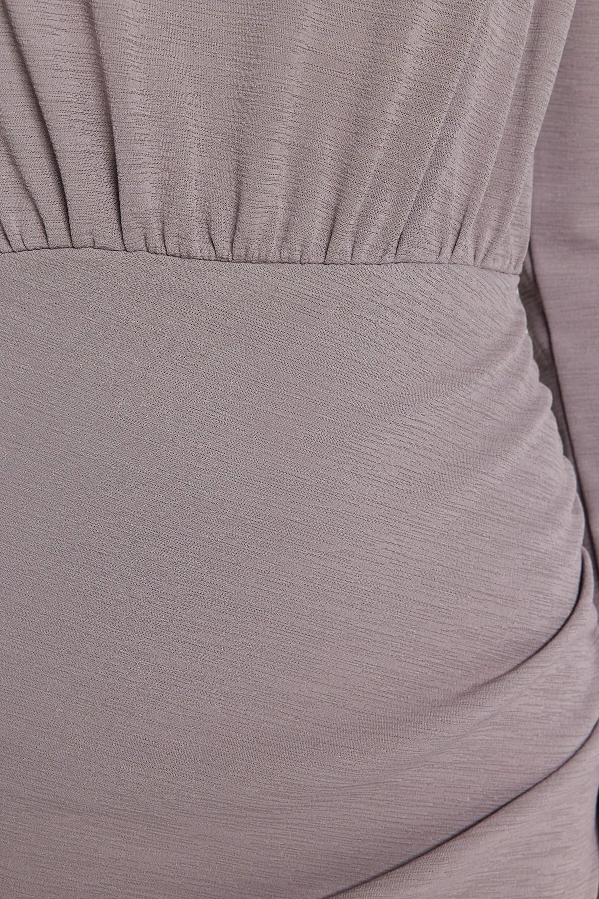 Trendyol Collection  Nerzfarbenes, detailliertes Mini-Strickkleid aus strukturiertem, drapiertem Krepp TWOAW24EL00137