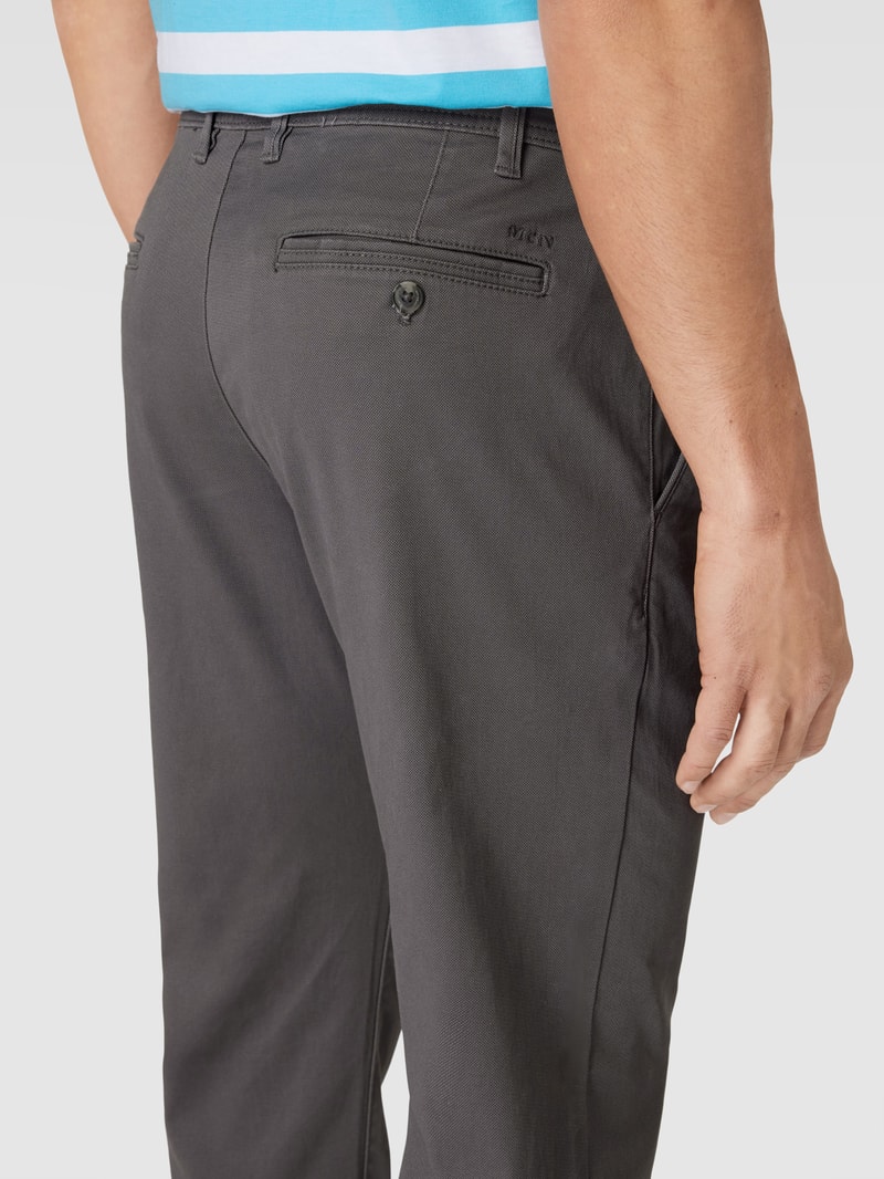 Stoffhose mit seitlichen Eingrifftaschen in mittelgrau