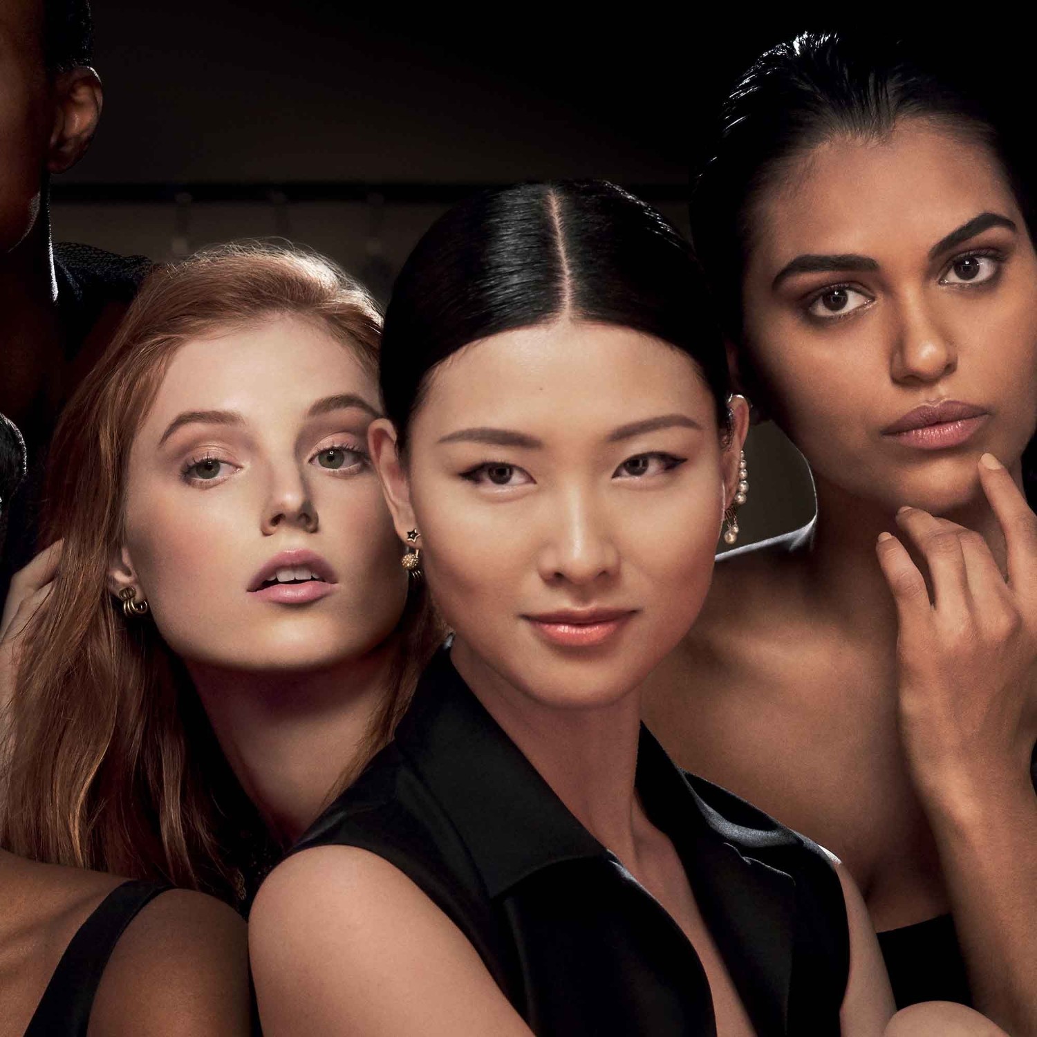 DIOR Natural Nude - Podkład o długotrwałym działaniu - 96% składników pochodzenia naturalnego