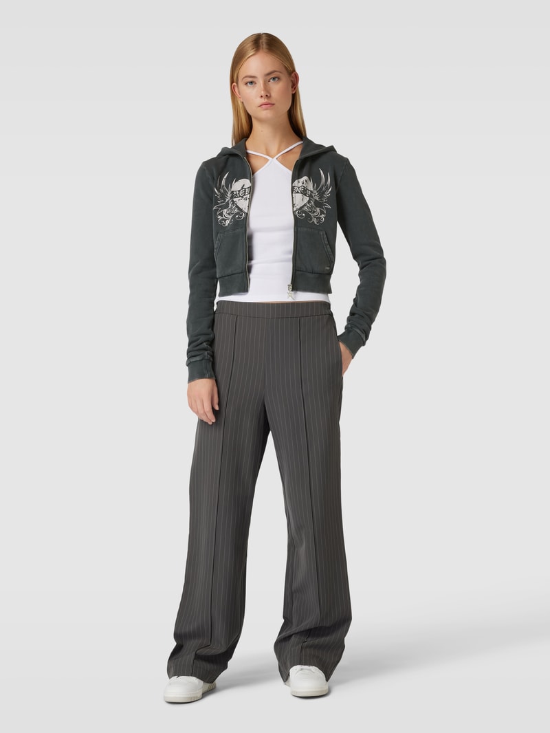 Sweatjacke mit Label-Print in anthrazit
