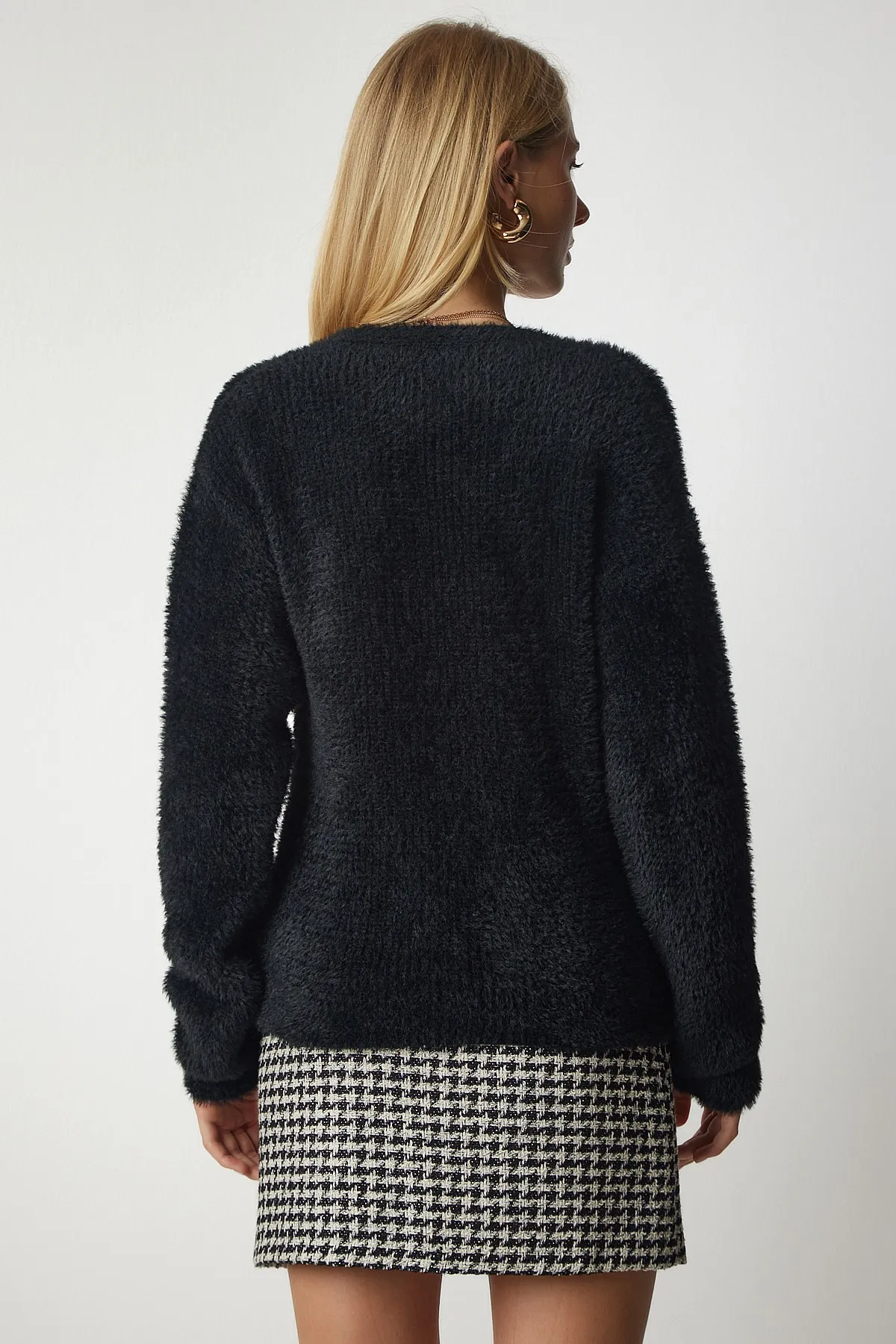Happiness İstanbul  Weicher Strick-Cardigan mit Bärtchen für Damen in Schwarz NF00066