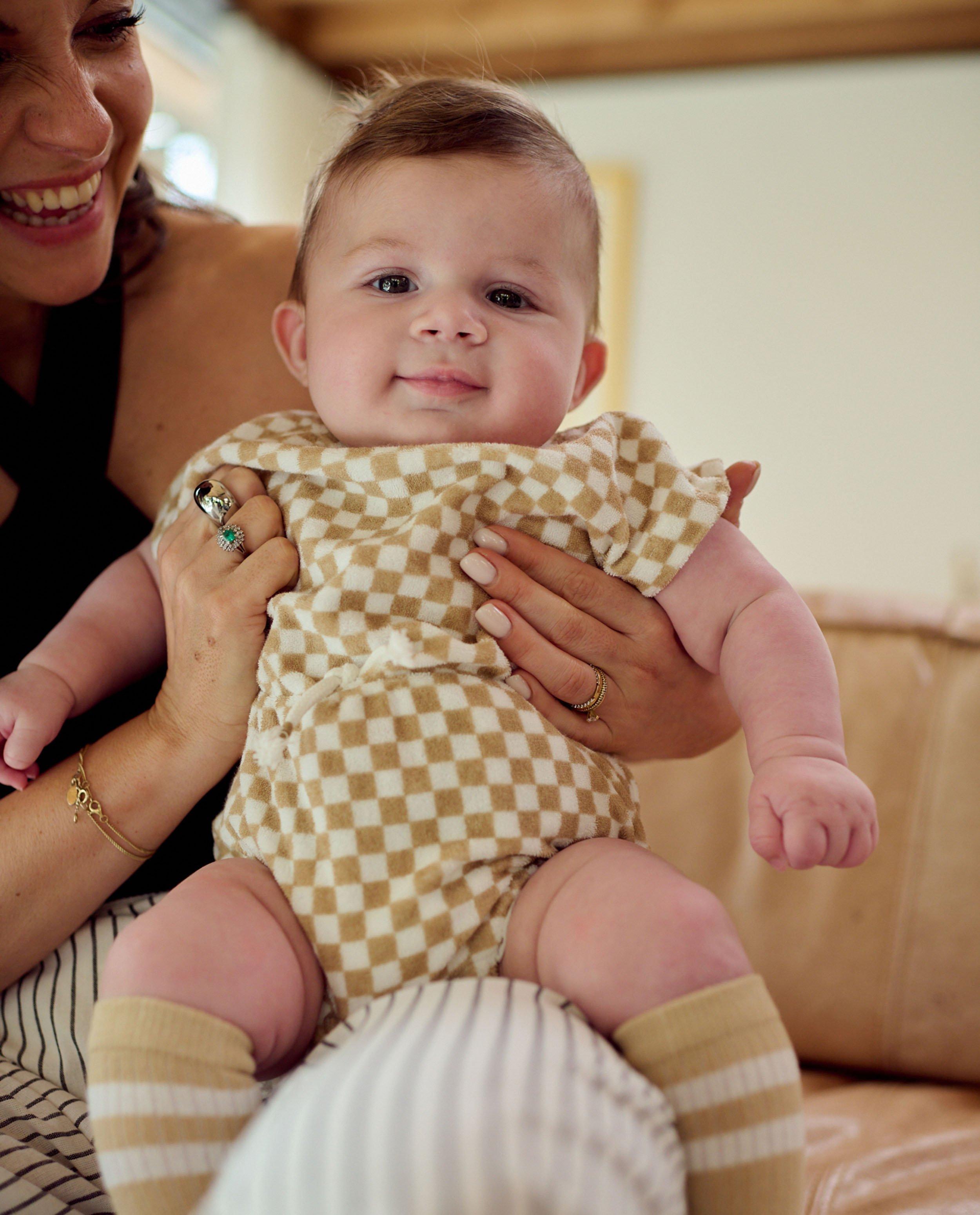 Nanja Massy unisex frottír romper, babafehér