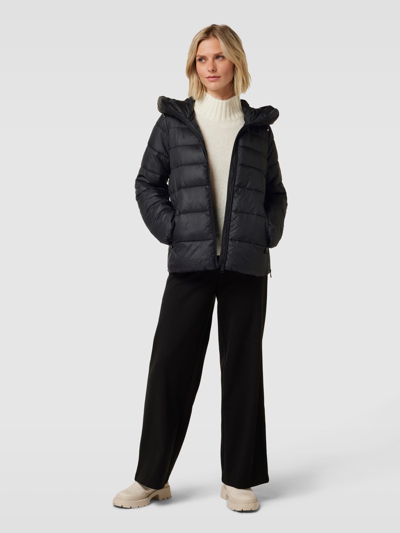 Steppjacke mit seitlichen Eingrifftaschen in schwarz