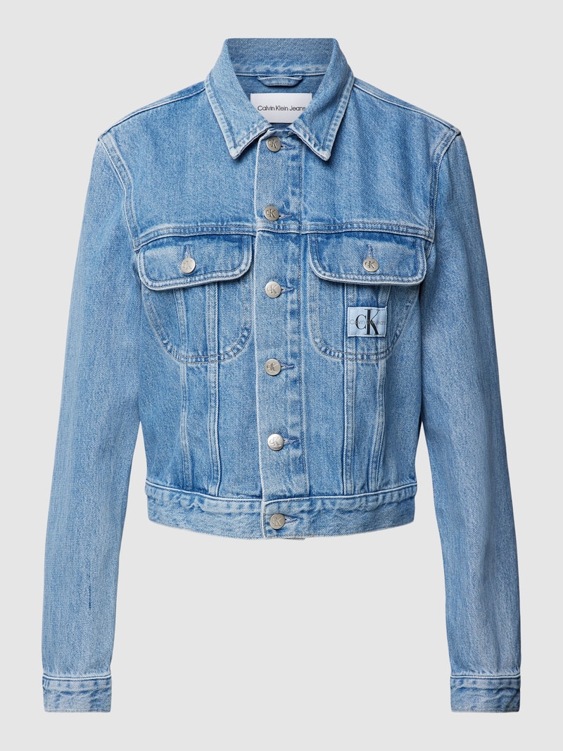 Cropped Jeansjacke mit Label-Patch in hellblau