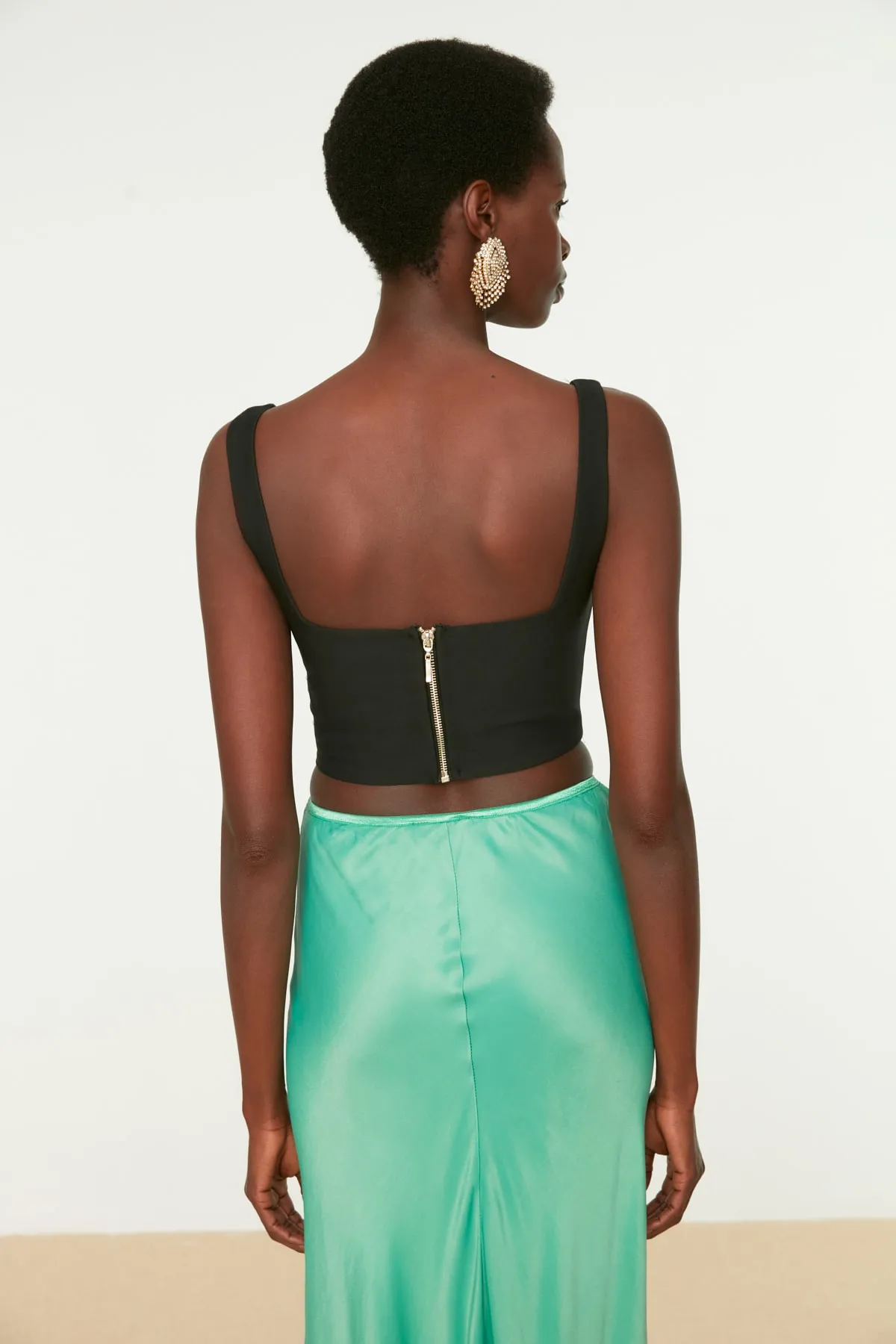 Trendyol Collection  Detailliertes Bustier mit schwarzem Kragen TPRSS21BS0035