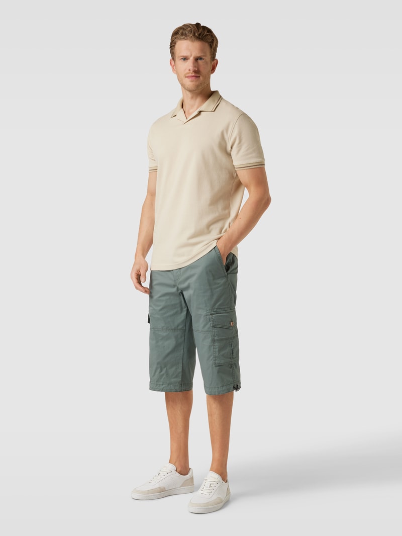 Caprihose mit Eingrifftaschen in olivgrün