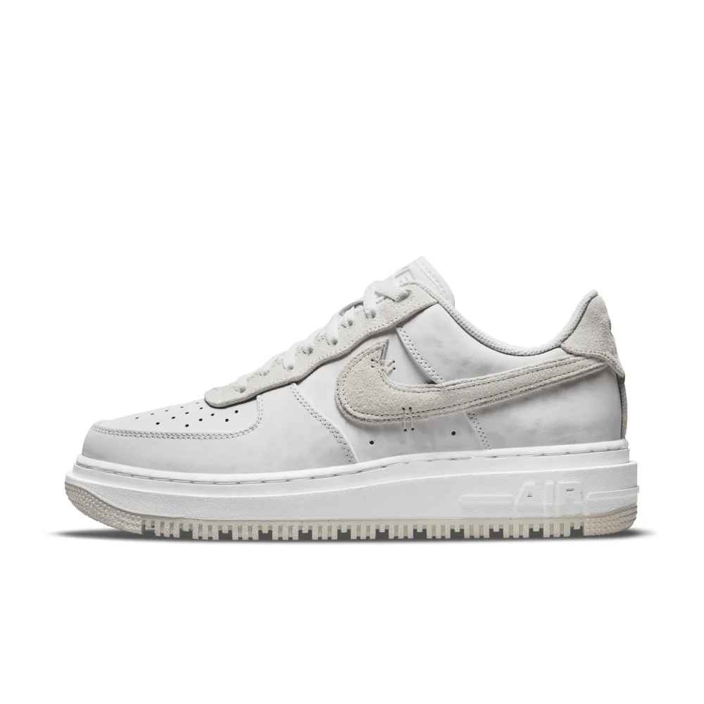 Nike Air Force 1 Luxe DD9605-100 / weiss