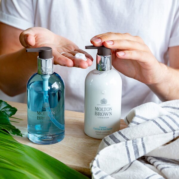 Molton Brown Coastal Cypress & Sea Fennel Fine Liquid Hand Wash Flüssigseife