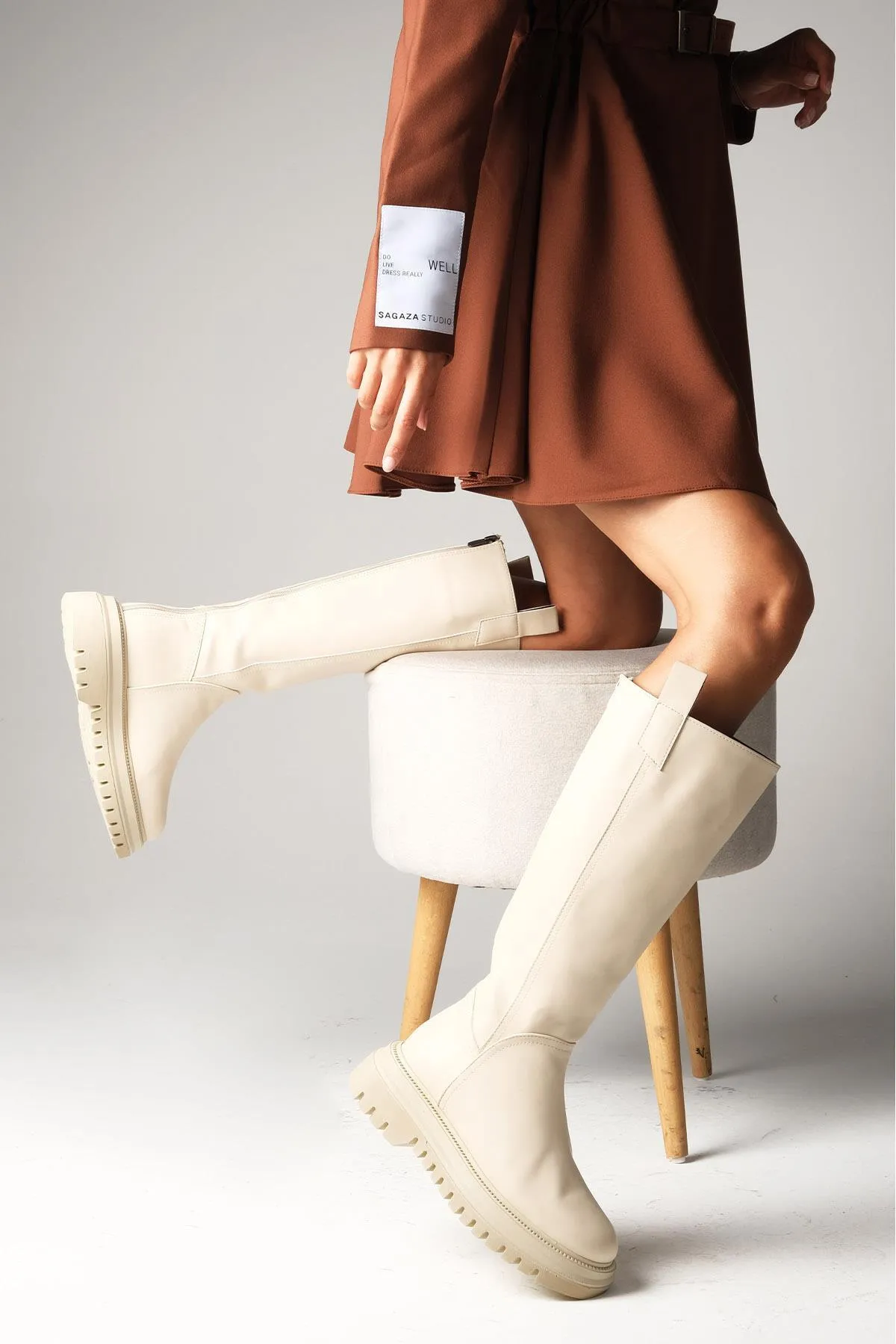 Mio Gusto  Beigefarbene, pelzgefütterte Damenstiefel mit Reißverschluss hinten