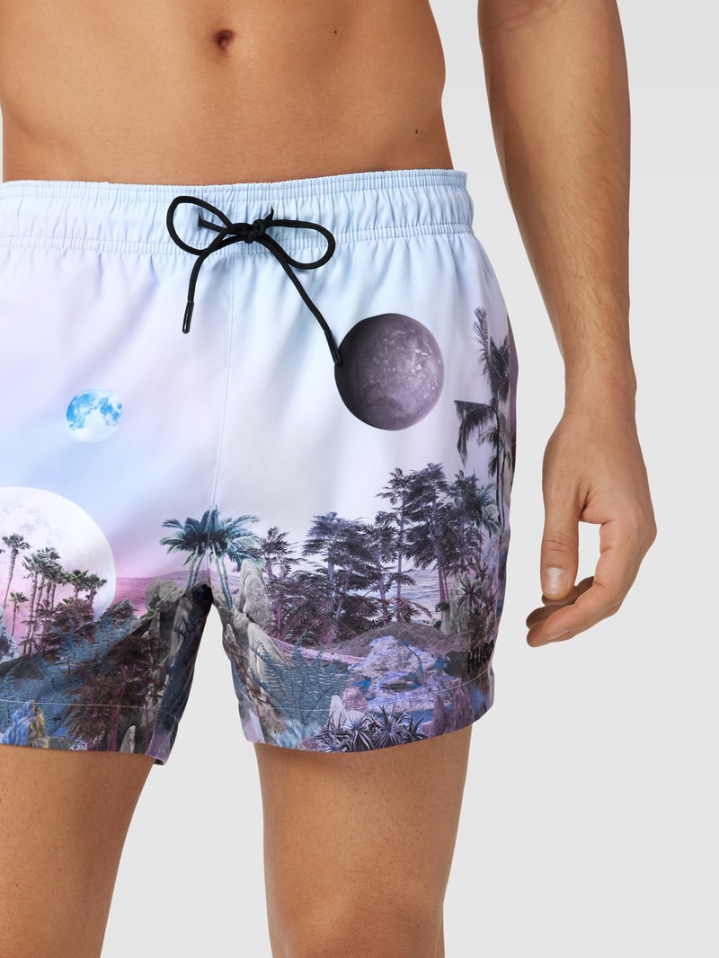 Badehose mit Allover-Muster Modell 'SUNCHI' in flieder