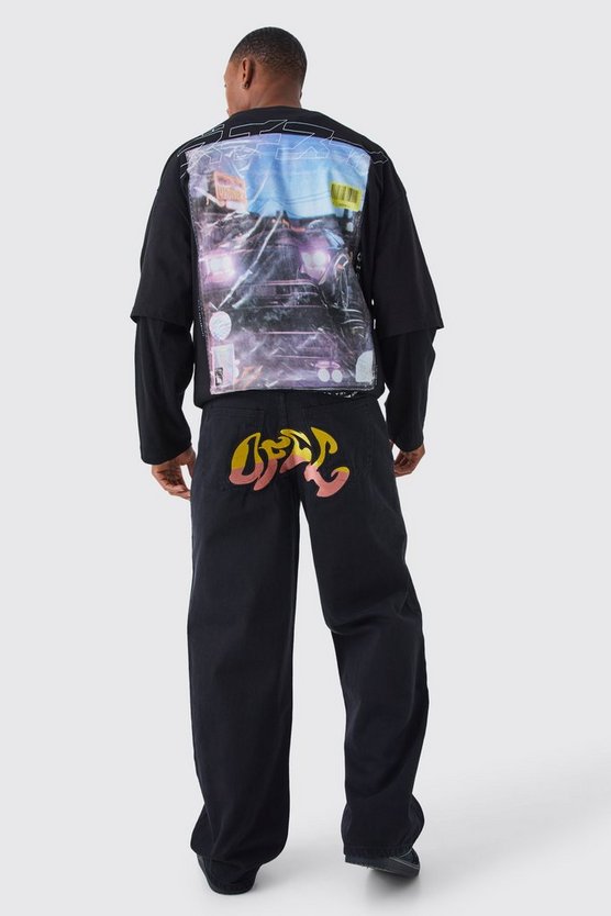 Lockere Jeans mit Graffiti-Applikation