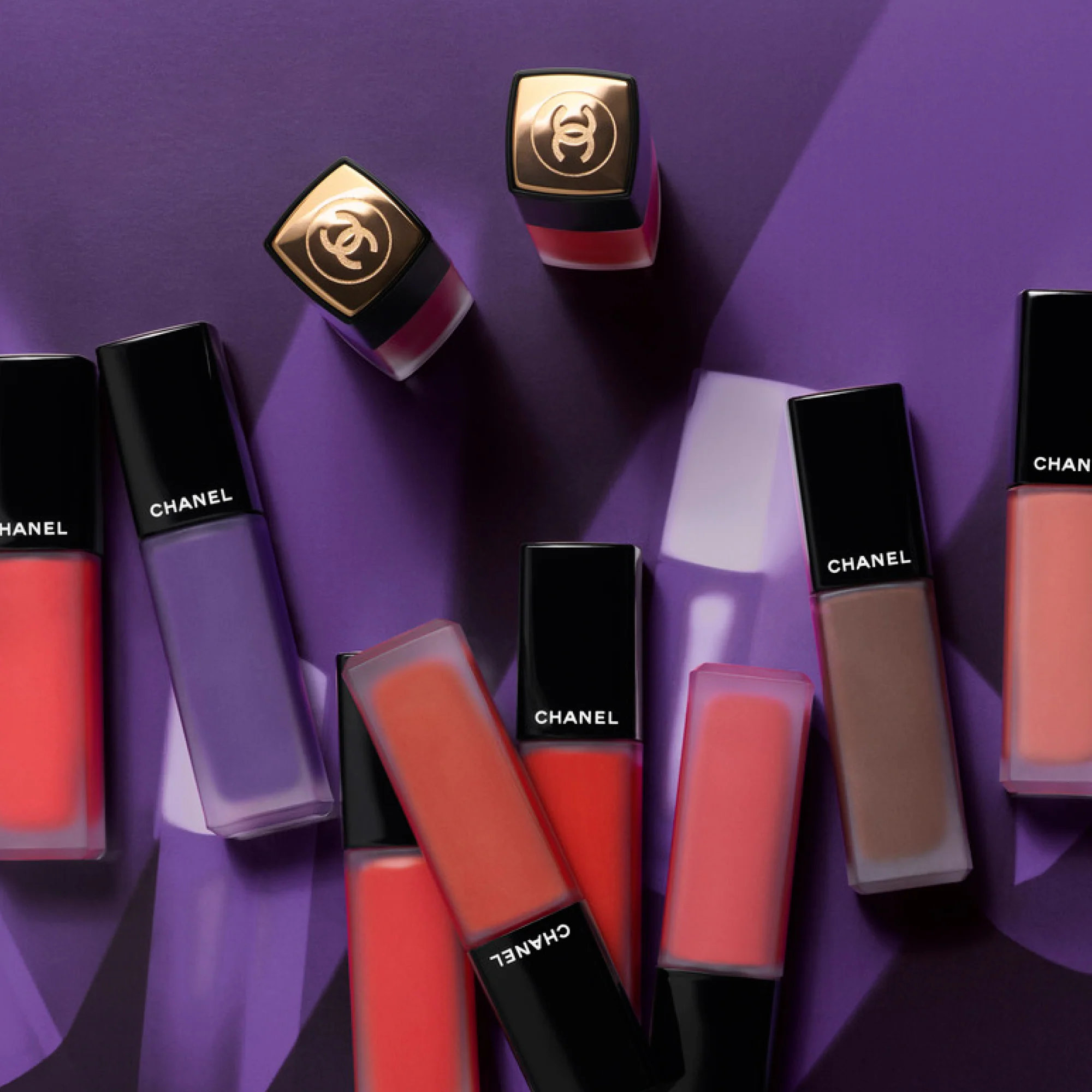 ROUGE ALLURE LIQUID VELVET - RUJ FLUID MAT INTENS, DE ULTRA-LUNGĂ DURATĂ