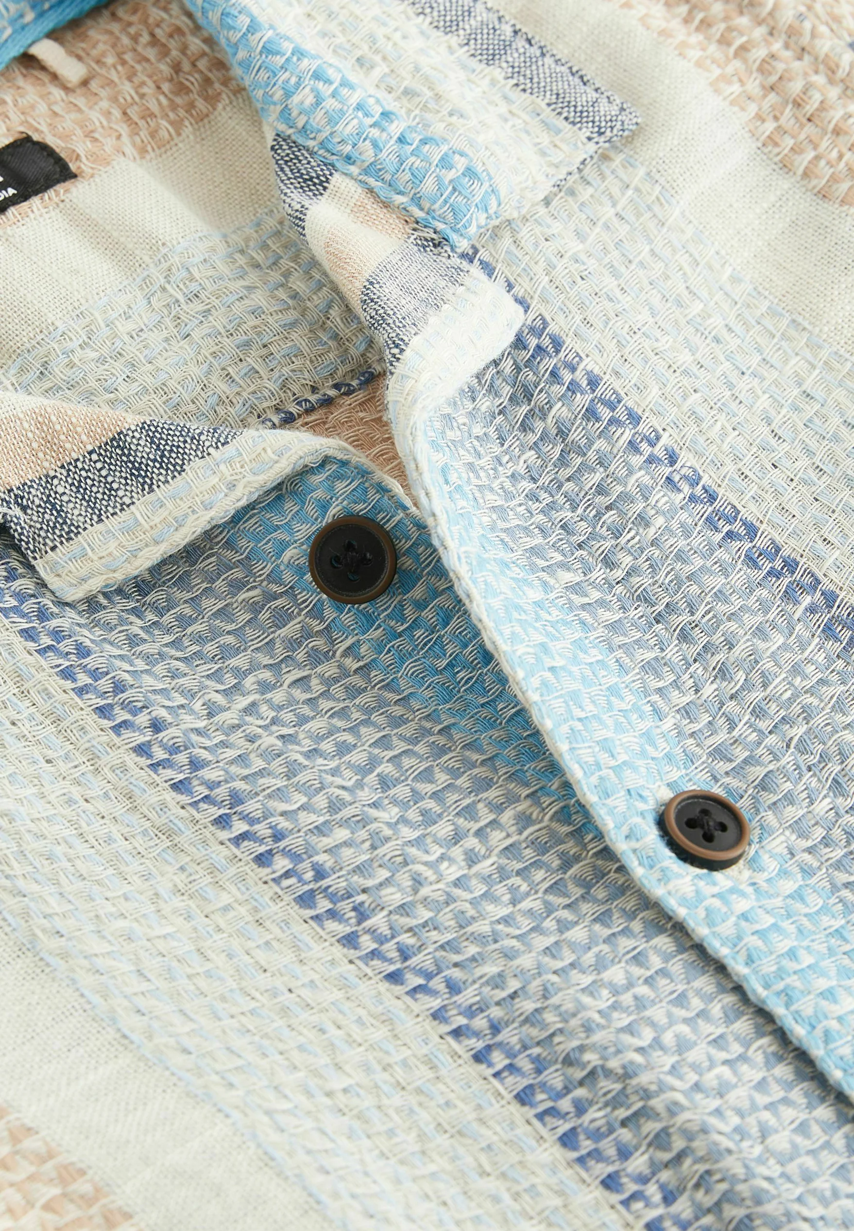 Siguiente Camisa de manga corta con rayas verticales y corte regular