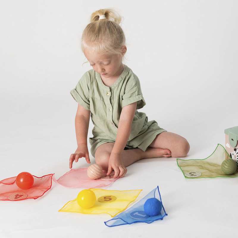 Cube magique balles tissus cartes Taf toys