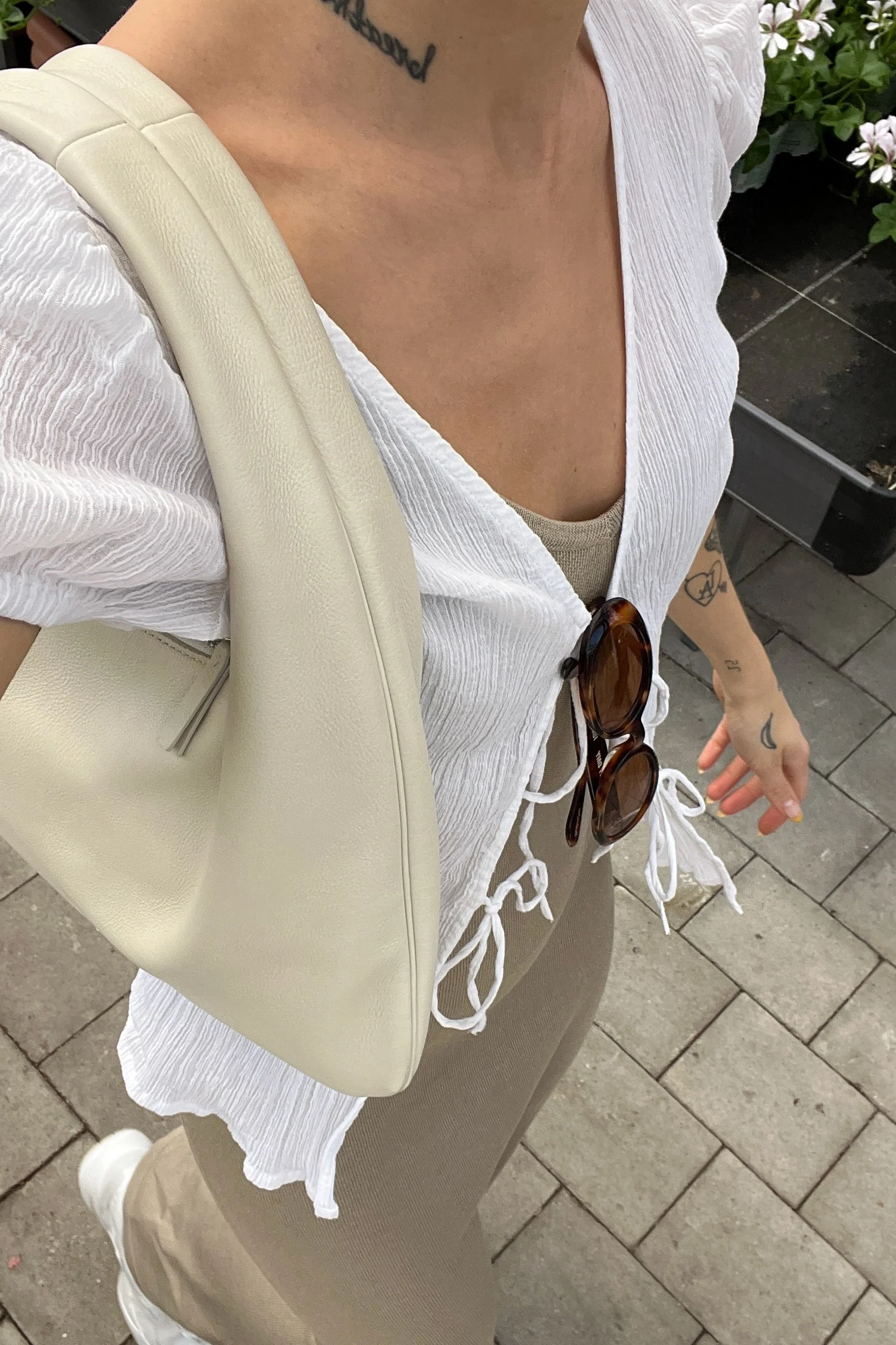 Strukturiertes Top mit Spitzendetails
