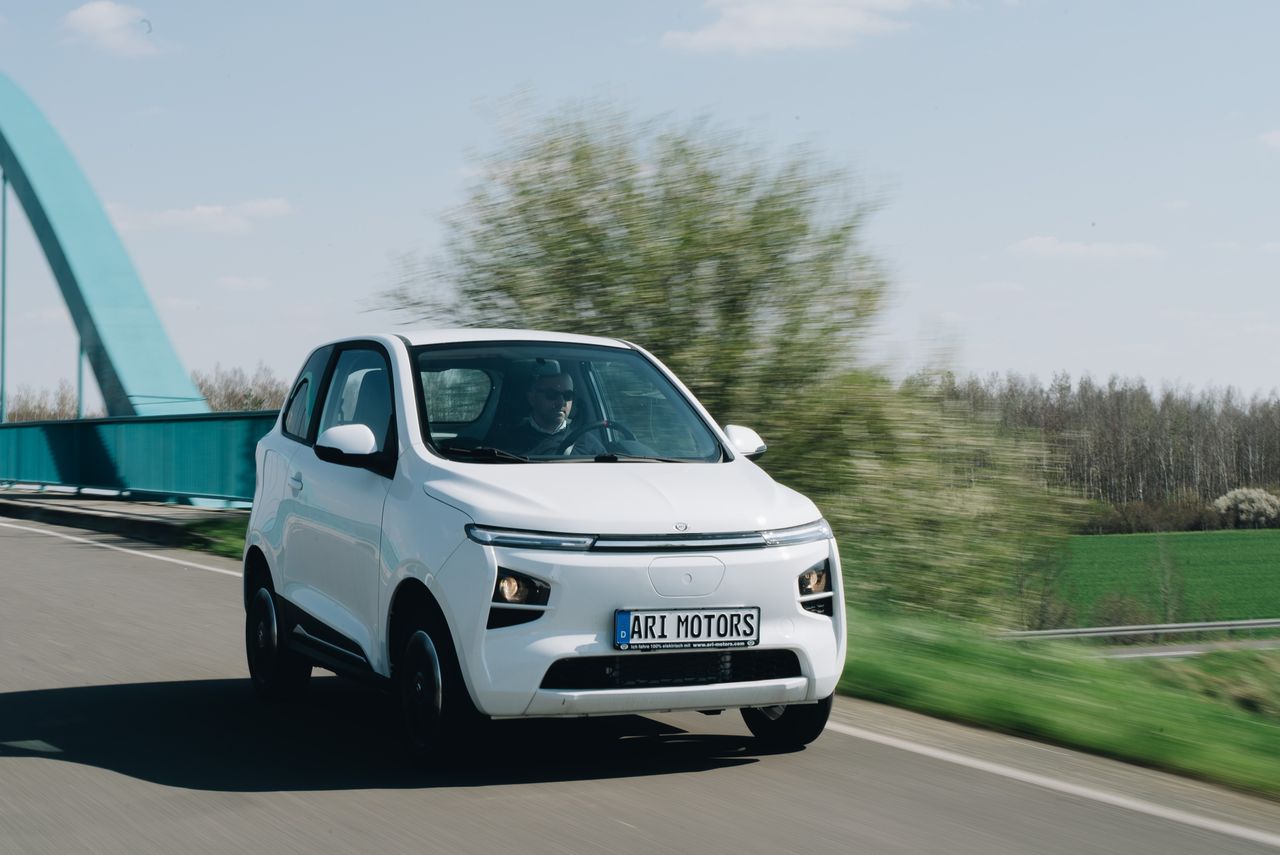 ARI Motors ARI 902 Pure Elektrofahrzeug E-Auto Leichtfahrzeug rot inkl. Speditionskosten & vor Ort Einweisung