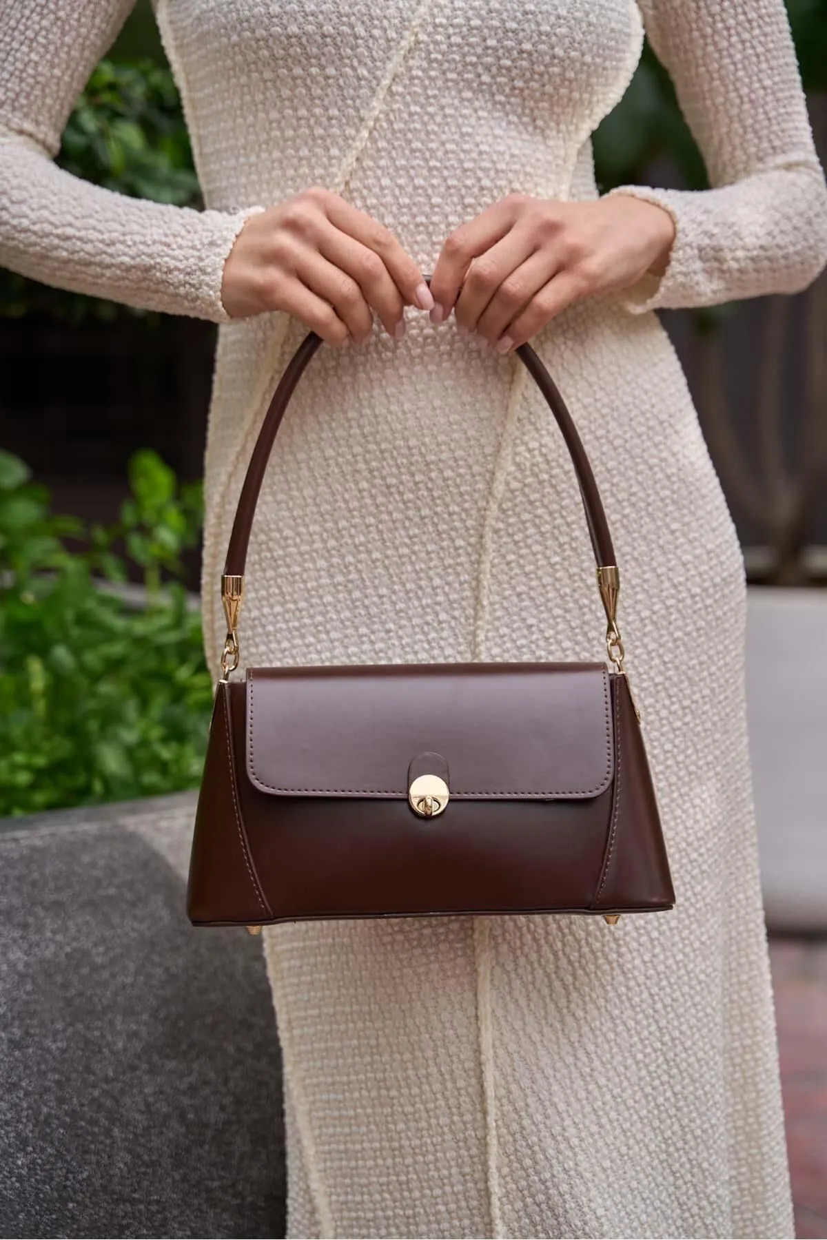 Madamra  Braune Damen-Umhängetasche im Retro-Leder-Look mit Frontabdeckung