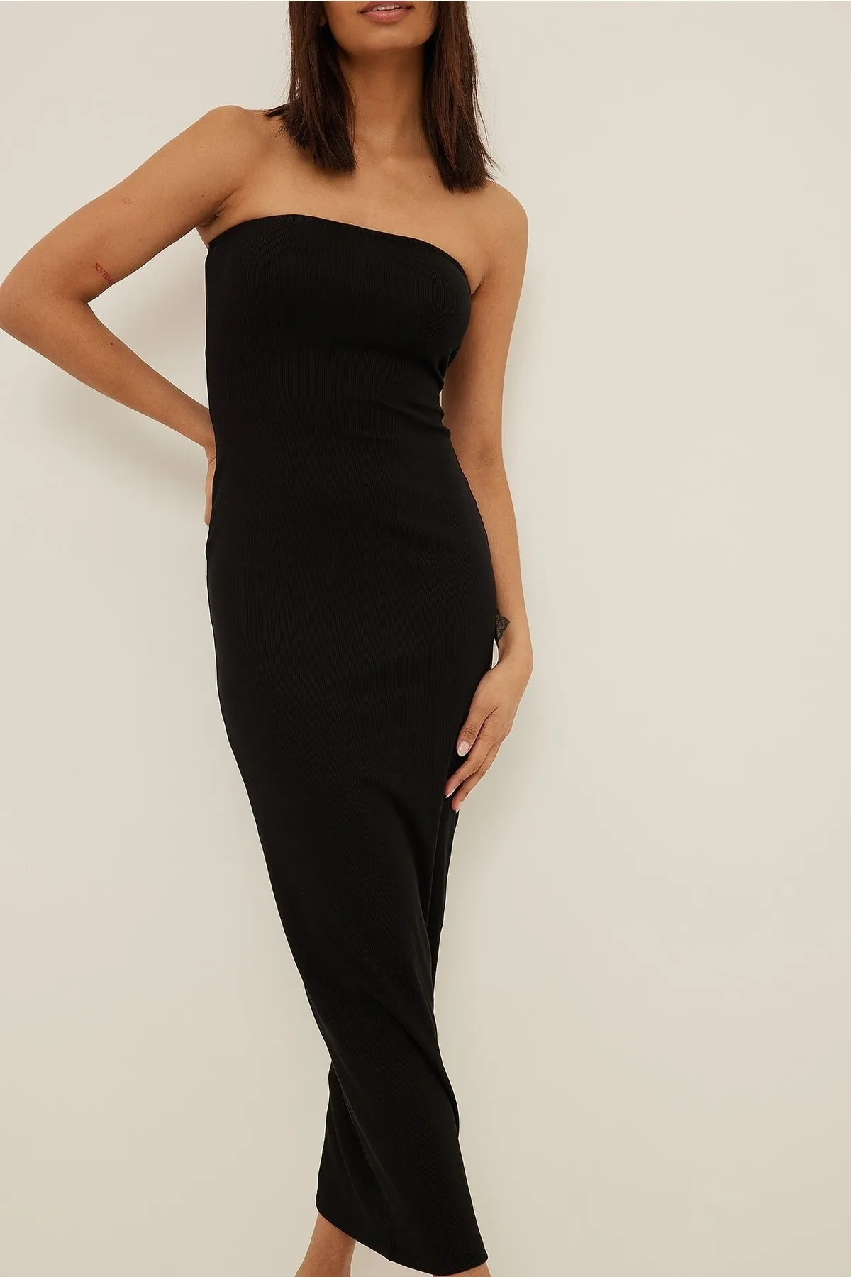NA-KD  Geripptes Maxi-Schlauchkleid