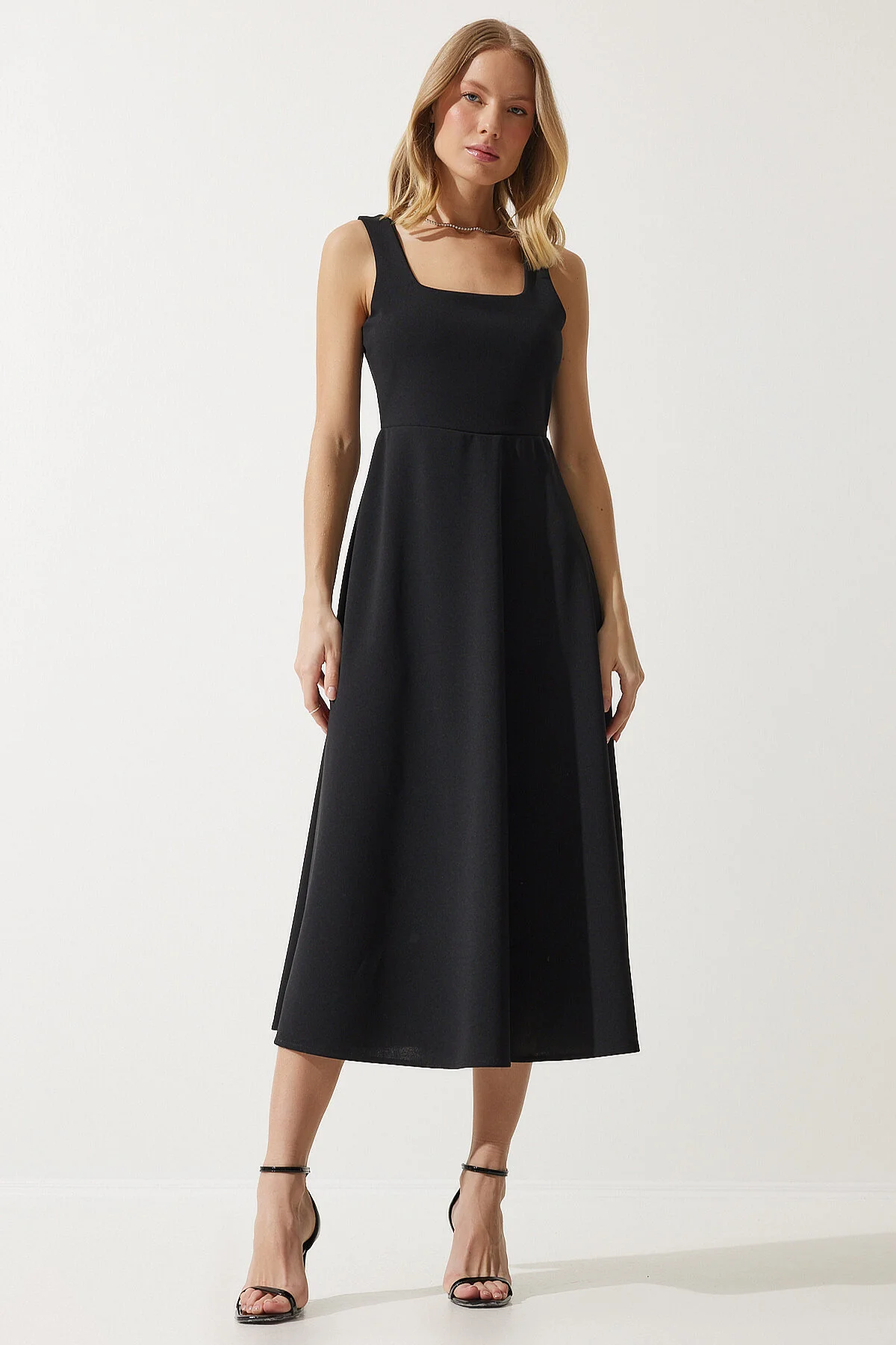 Happiness İstanbul  Schwarzes A-Linien-Kleid mit quadratischem Kragen für Damen DK00169