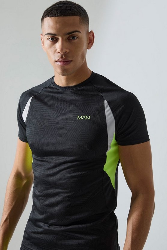 Man Active Jacquard Muscle-Fit T-Shirt
