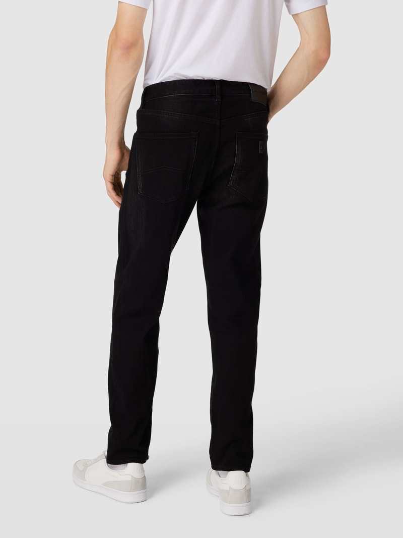 Jeans mit Label-Patch in schwarz