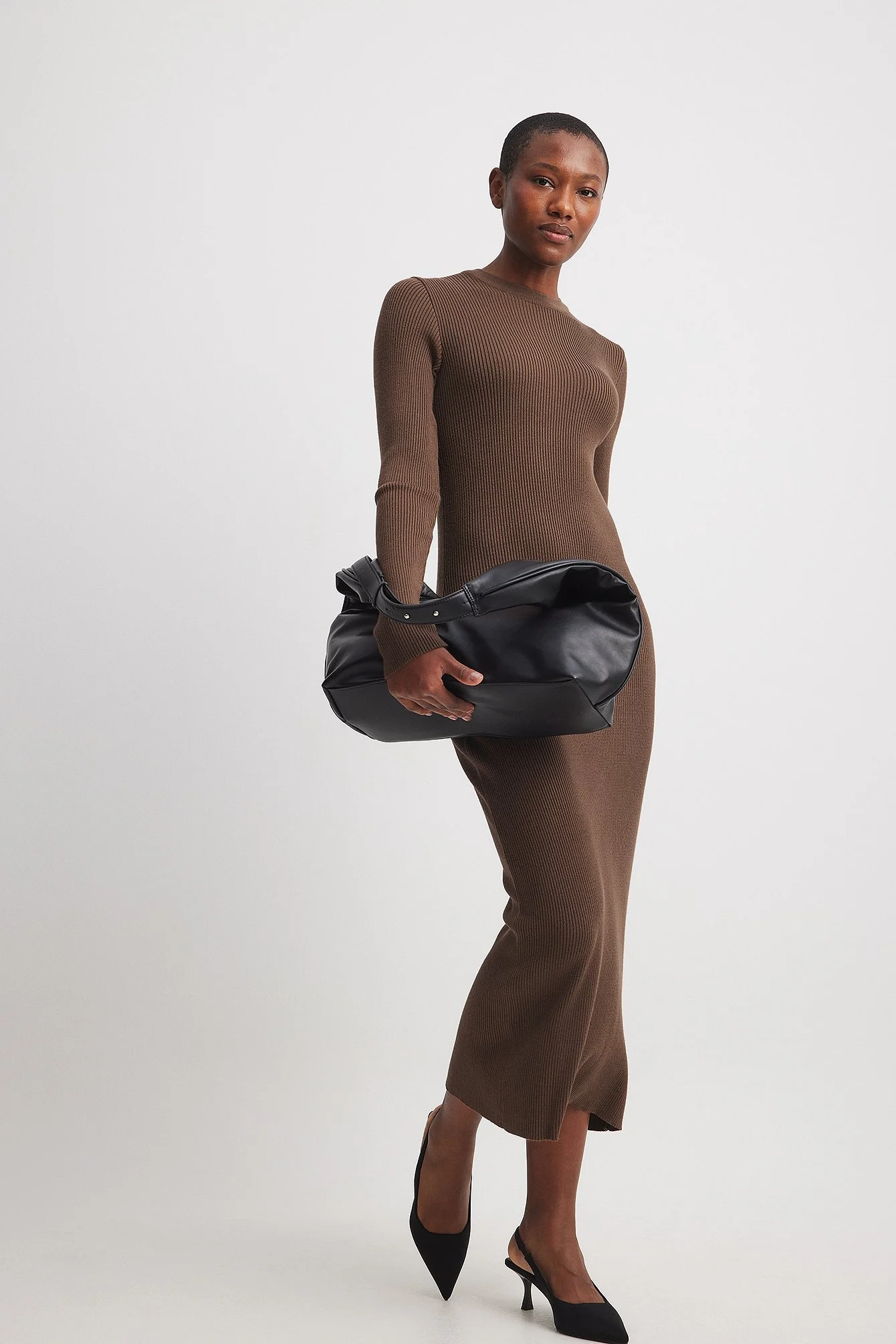 Geripptes Strick-Midikleid