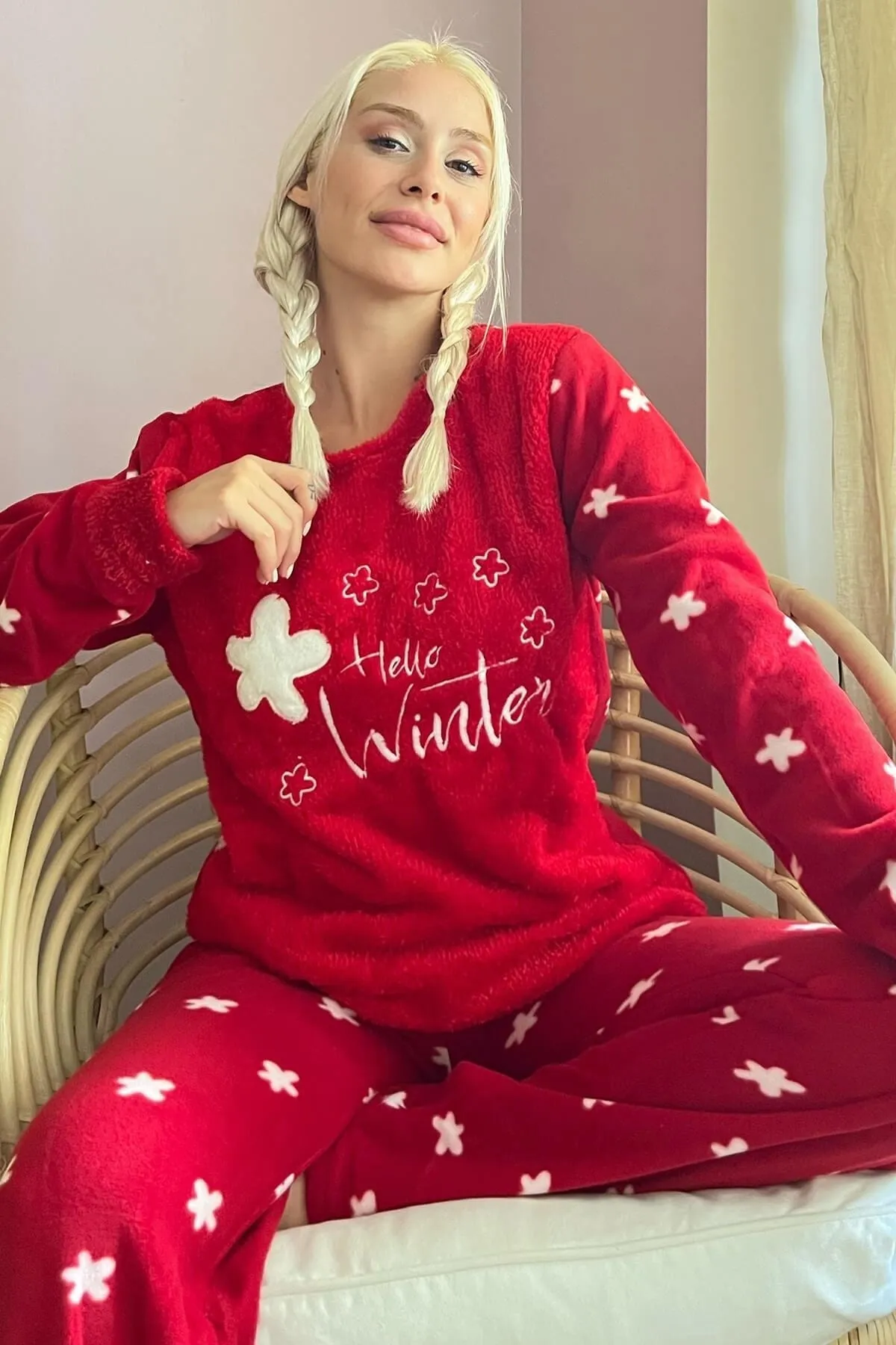 Pijamaevi  Rotes „Hello Winter“ gemustertes Plüsch-Pyjama-Set für Damen