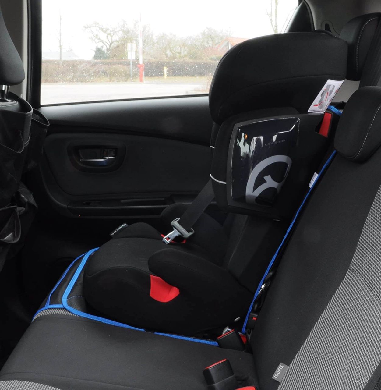 trends4cents Wumbi Sitzschutz Blau Sitzbezug Kindersitzunterlage Wasserabweisend Sitzschoner Isofix Rutschfest