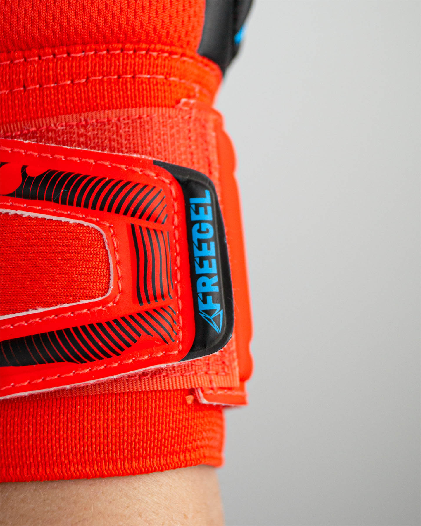 Reusch Attrakt Freegel Silver Jr keepershandschoenen 5372235-3333