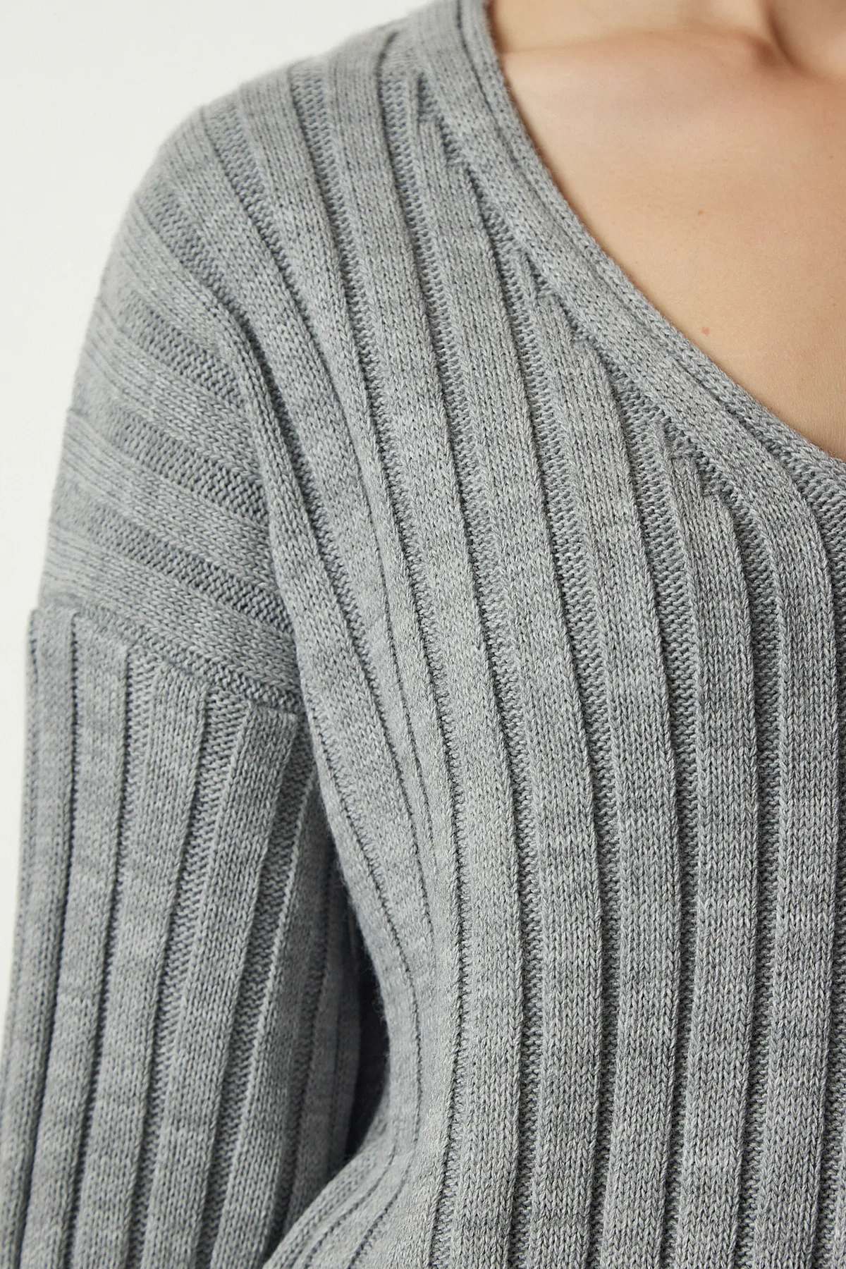 Happiness İstanbul  Graues Strickwaren-Set mit geripptem Pullover und Rock für Damen YY00188