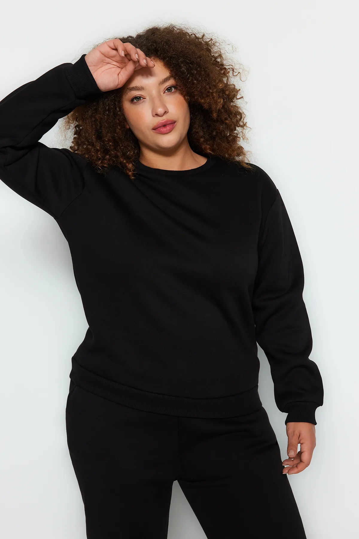 Trendyol Curve  Schwarzes, dickes Fleece-Strick-Trainingsanzug-Set TBBAW24TS00000