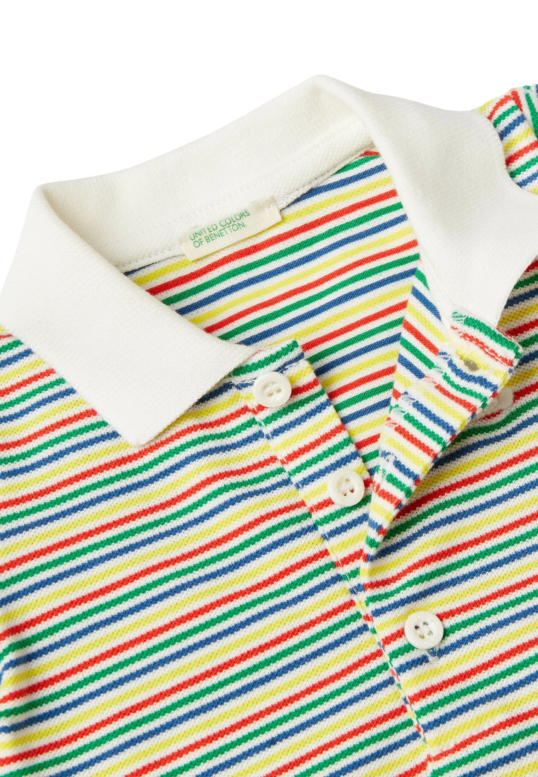 United Colors of Benetton - Cuello elástico teñido en hilo con botones y logotipo de conejo bordado en el pecho izquierdo.