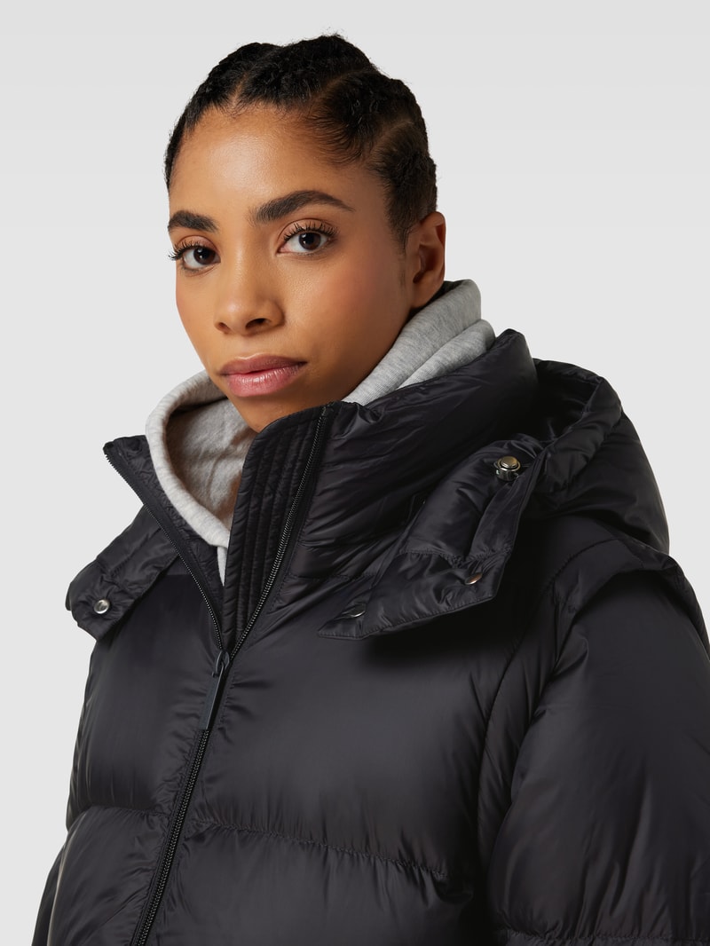 Steppjacke mit seitlichen Eingrifftaschen in schwarz