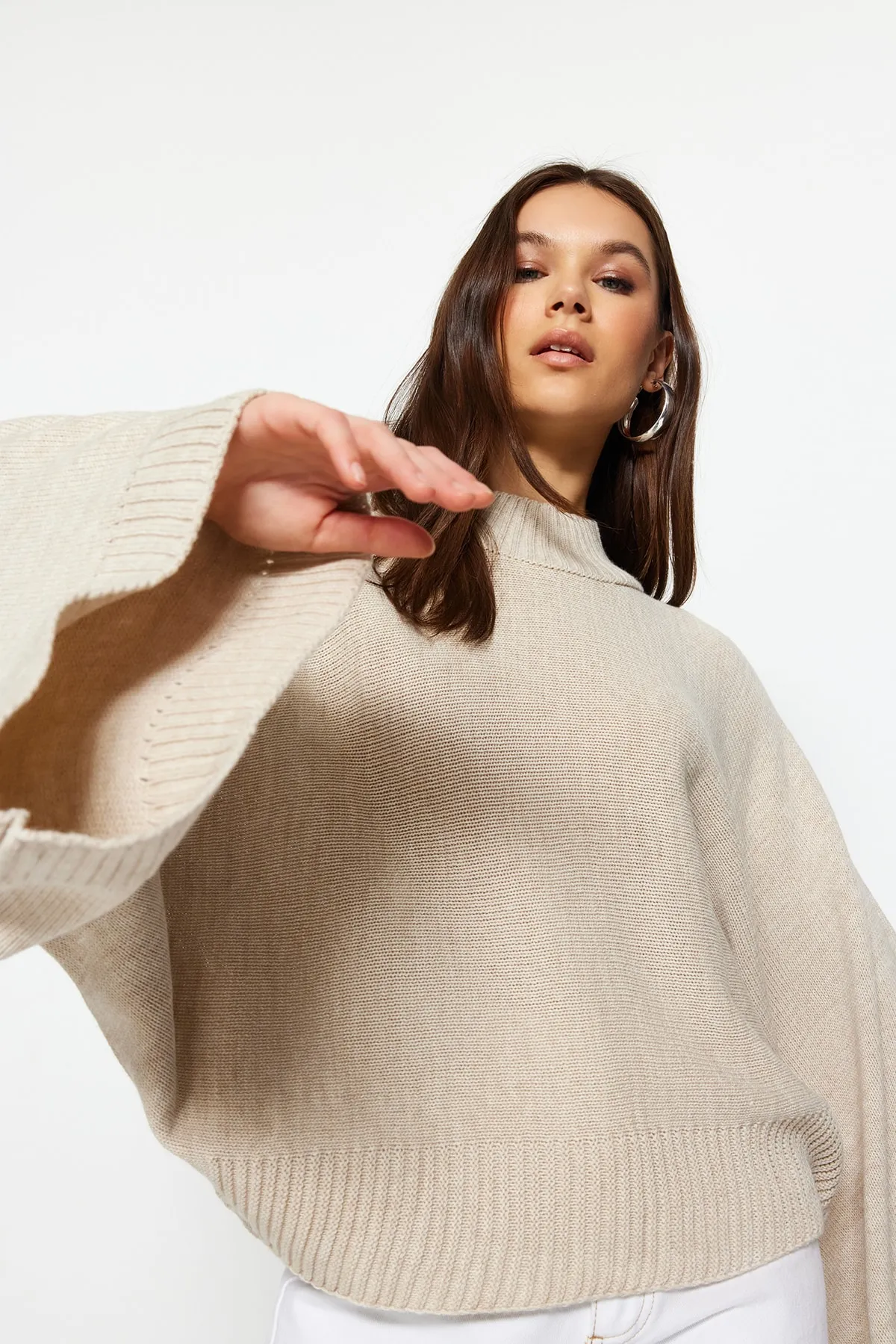 Trendyol Collection  Steinfarbener Strickpullover mit Fledermausärmeln TWOAW23KZ01838