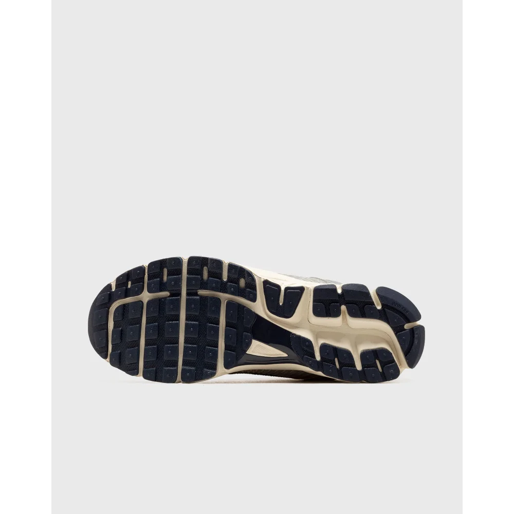 Nike Zoom Vomero 5 FJ4151-001 / grau
