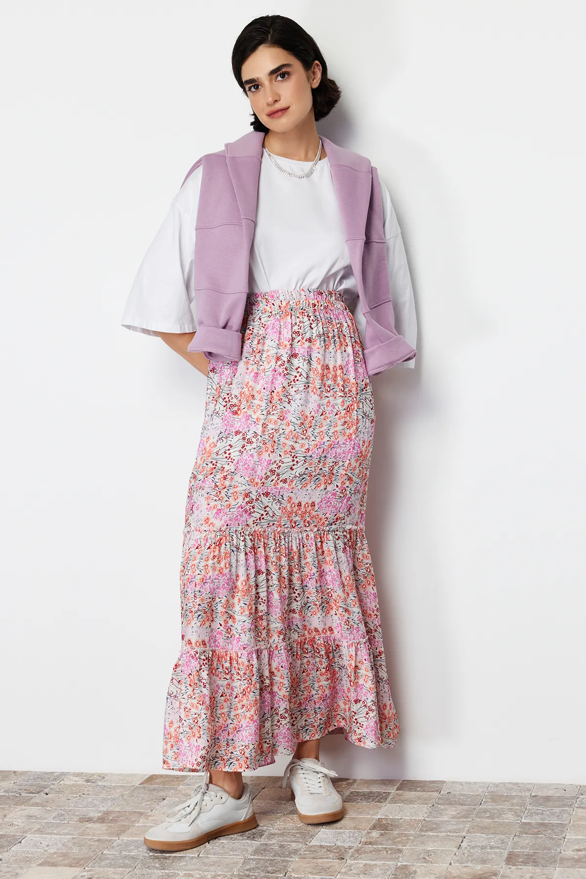 Trendyol Modest  Mehrfarbiger gewebter Rock mit Blumenmuster TCTSS22EE00000