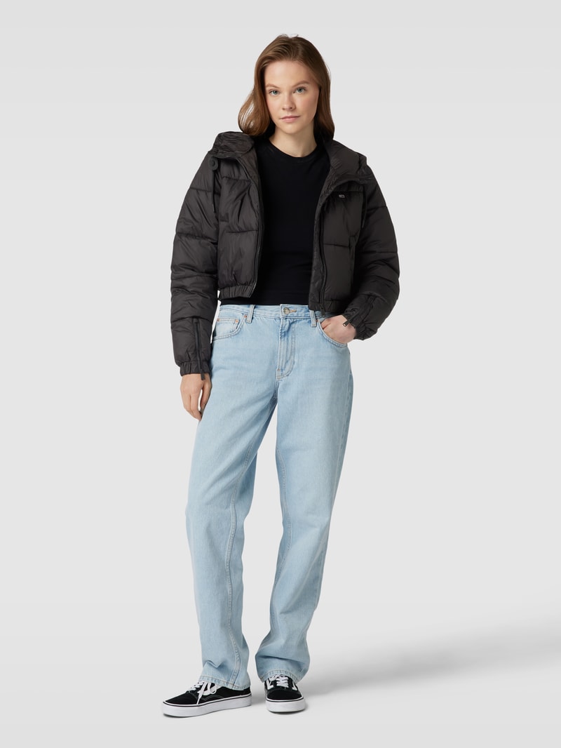 Crop Steppjacke mit Kapuze in schwarz