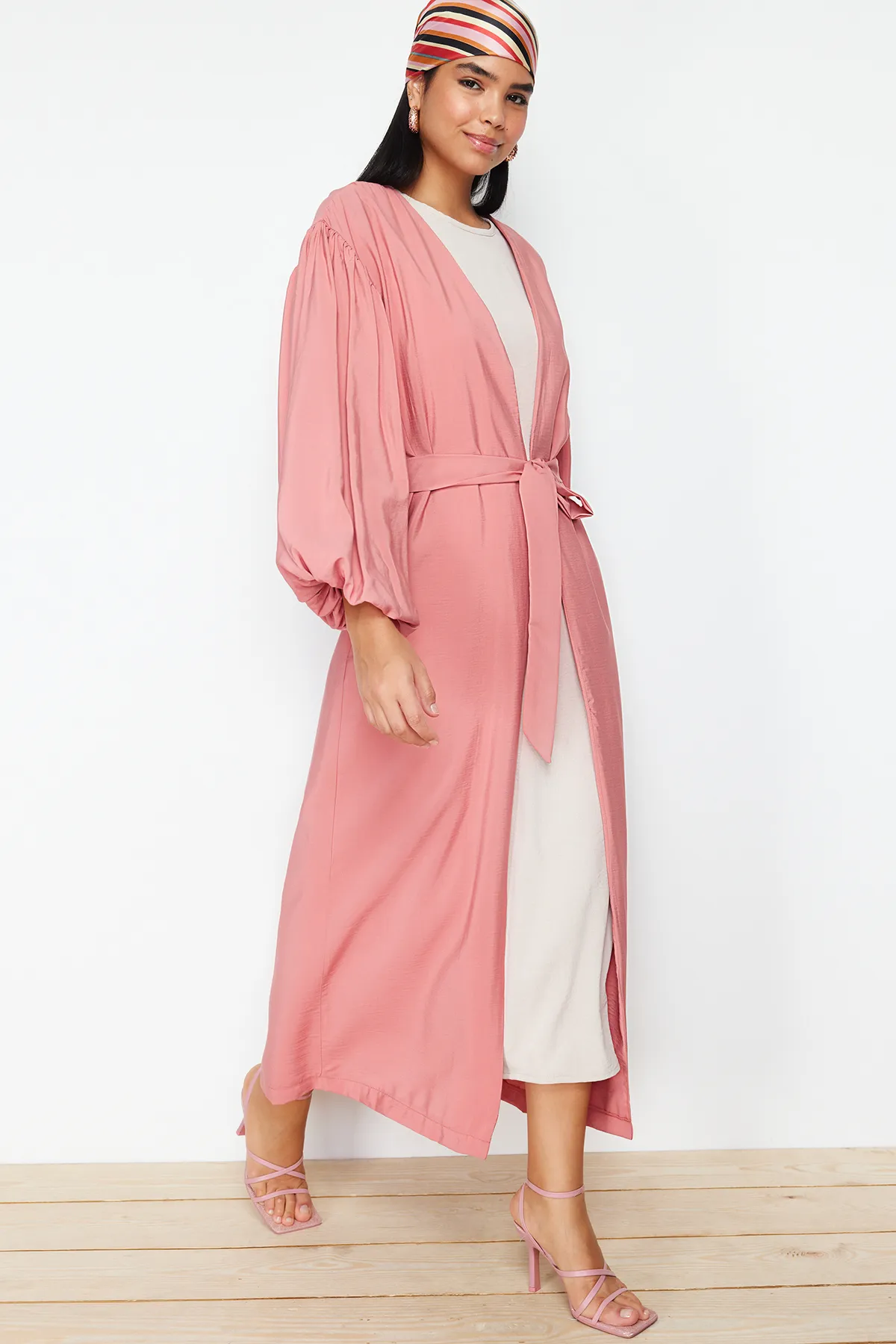 Trendyol Modest  Getrocknete lange gewebte Mütze mit Rosengürtel und Ferace & Abaya TCTSS24KF00001
