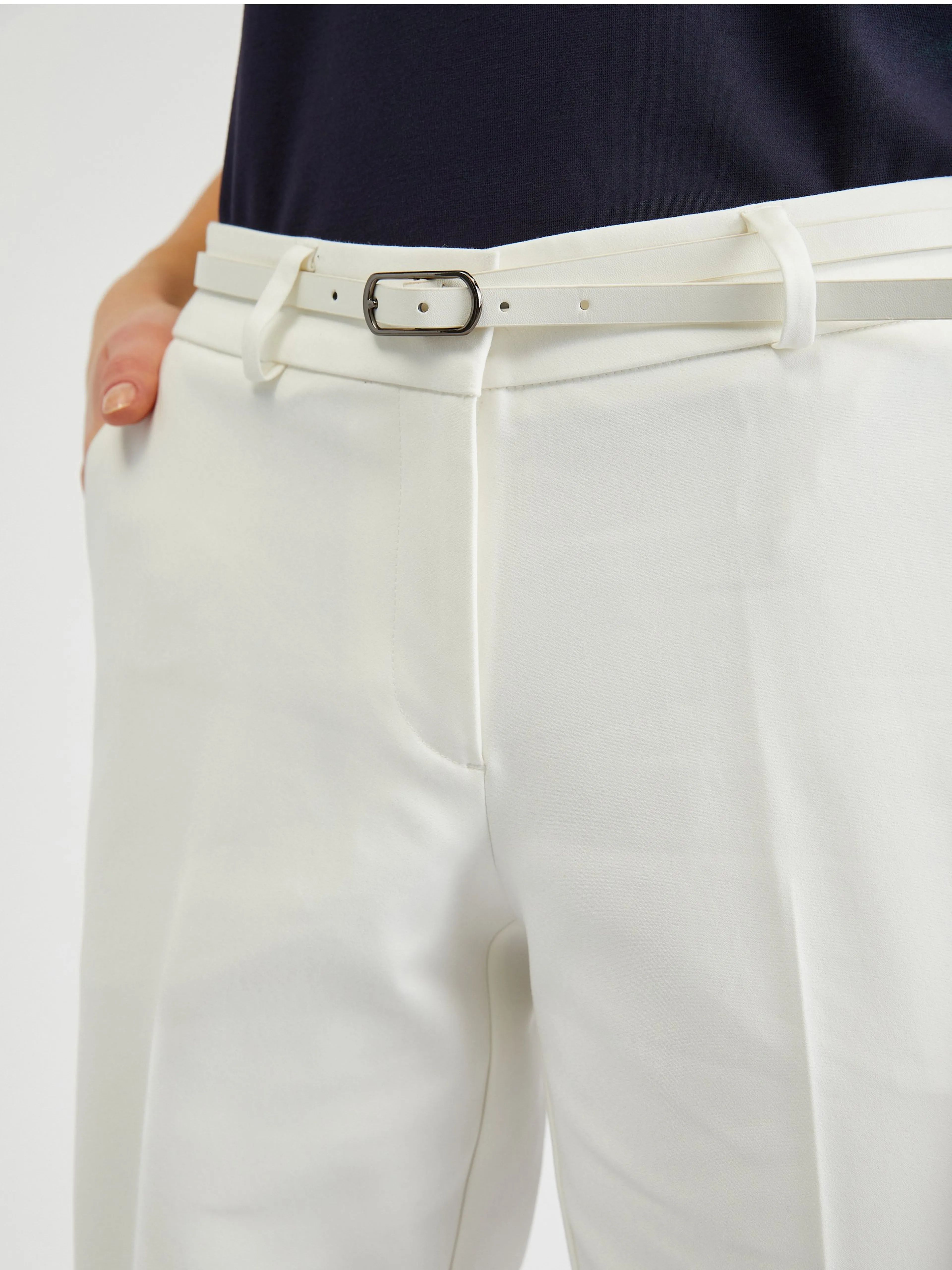 Weiße Damenhose mit Gürtel ORSAY
