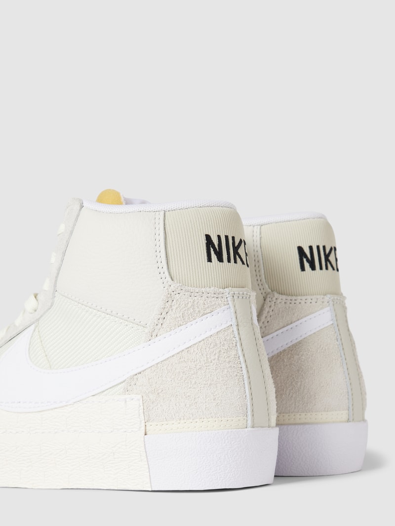 High Top Sneaker aus Leder mit Label-Detail Modell 'Mid Pro Club' in offwhite
