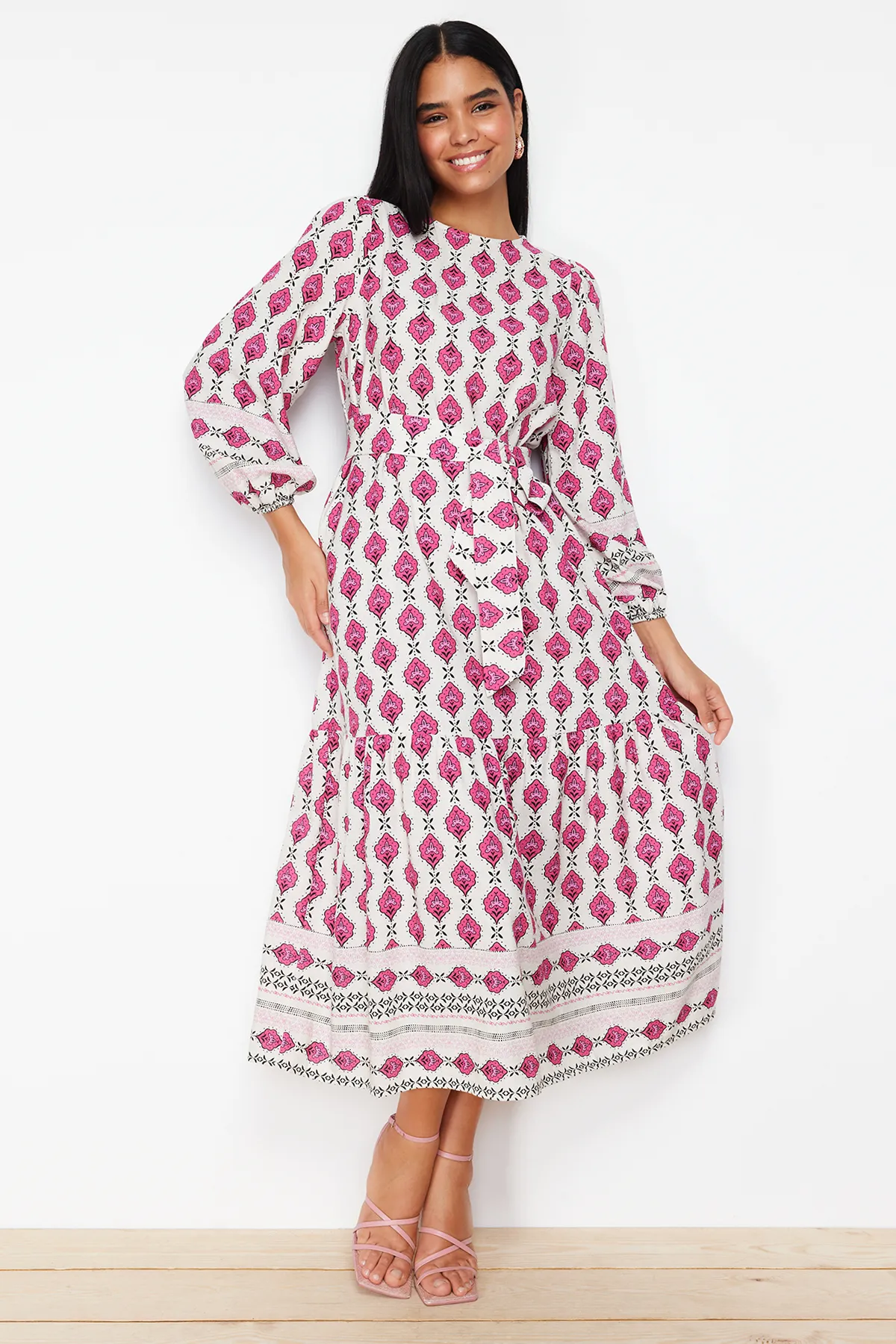 Trendyol Modest  Gewebtes Kleid in Leinenoptik mit ethnischem Muster in Fuchsia TCTSS24EB00062