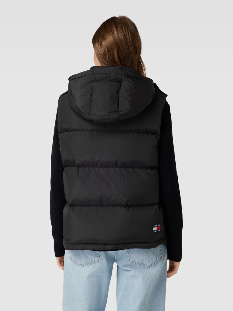 Steppweste mit Label-Patch Modell 'ALASKA' in schwarz