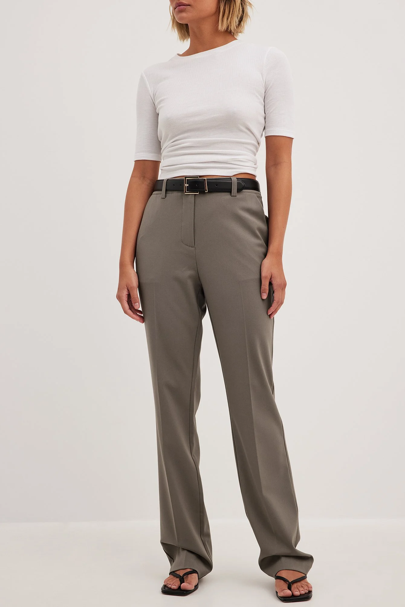 Enganliegende Schlaghose mit hoher Taille